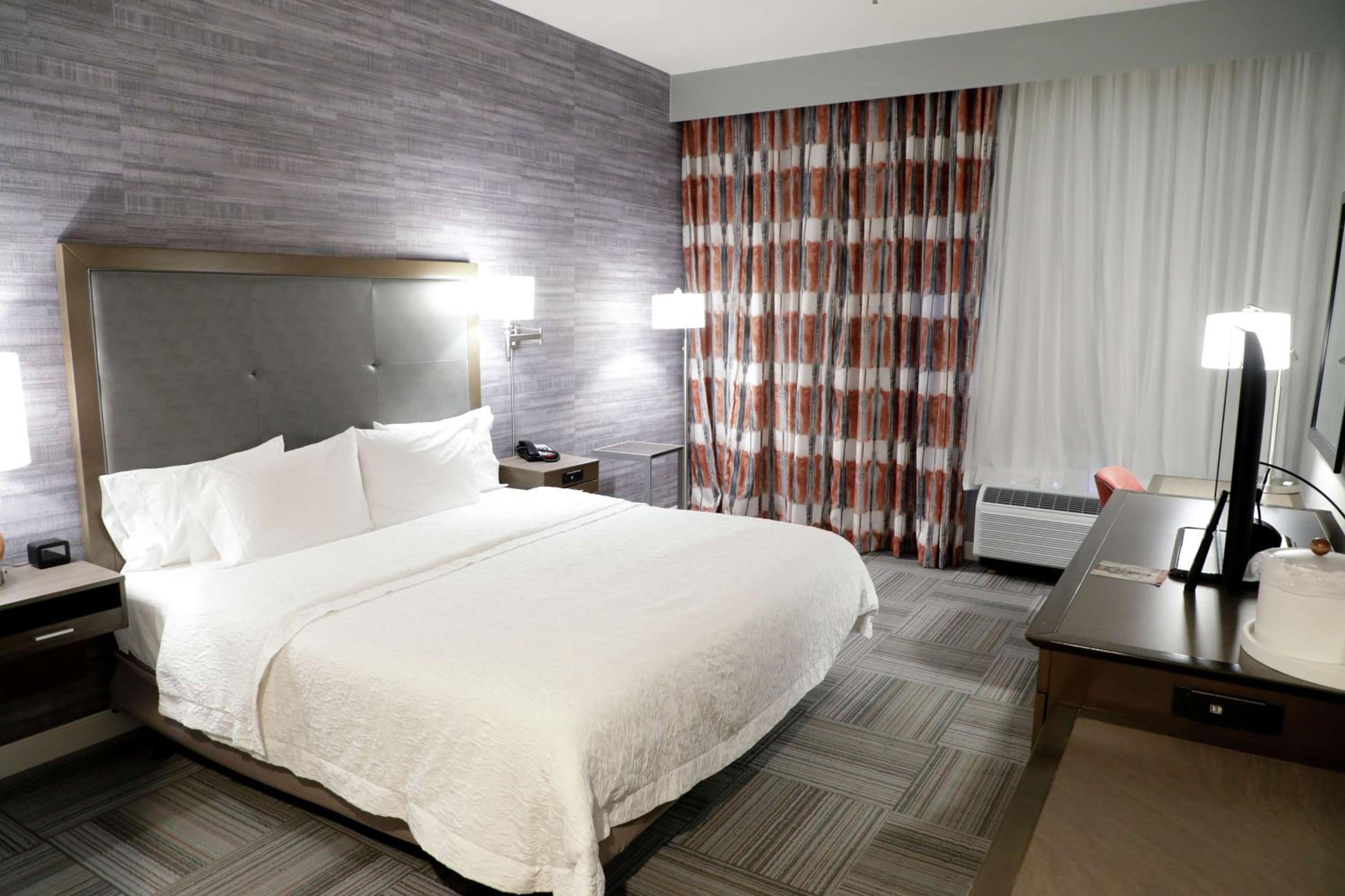 King Room with Sofa Bed and Study - Non-Smoking