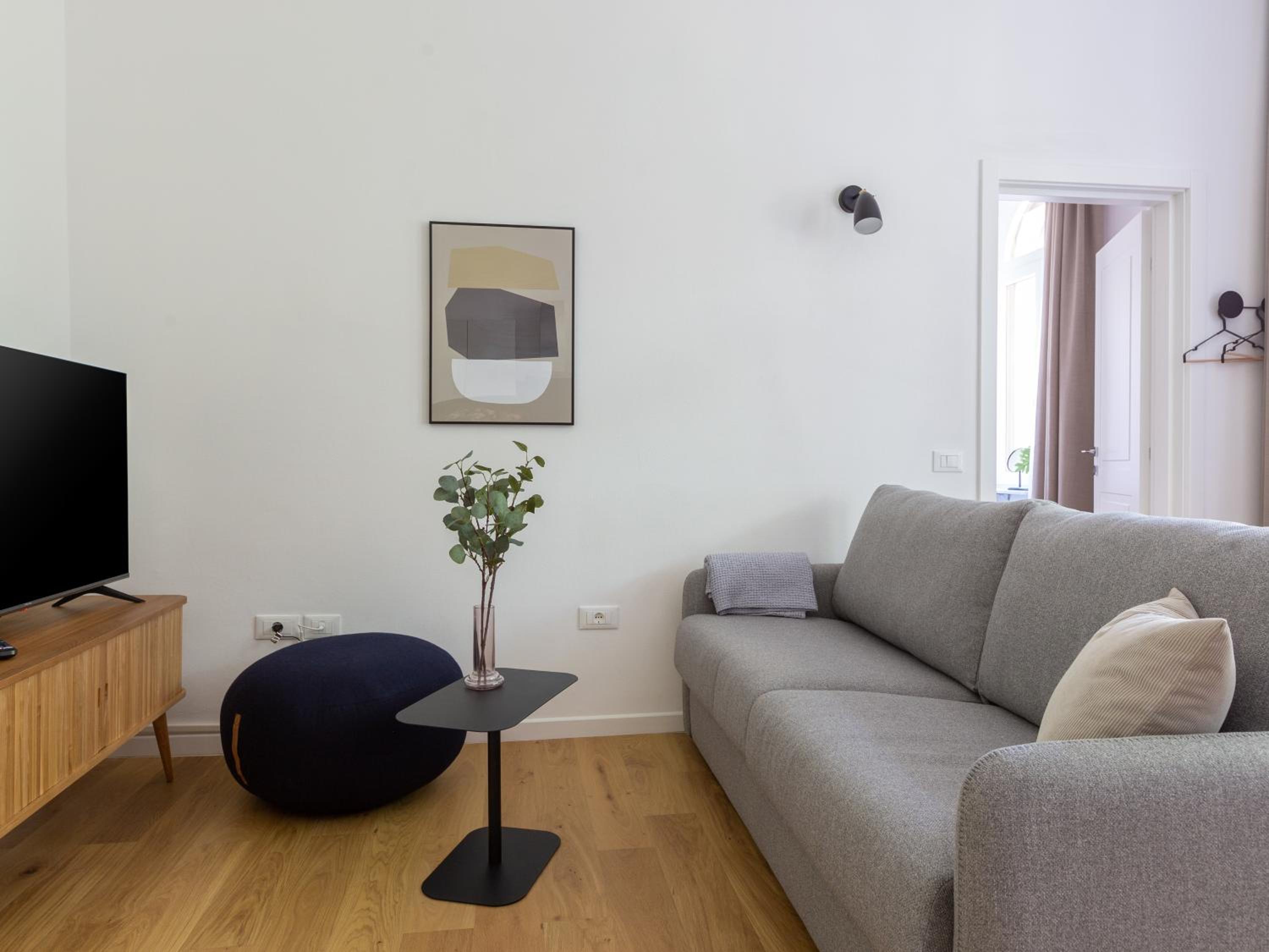 One-Bedroom Suite M with sofa bed
