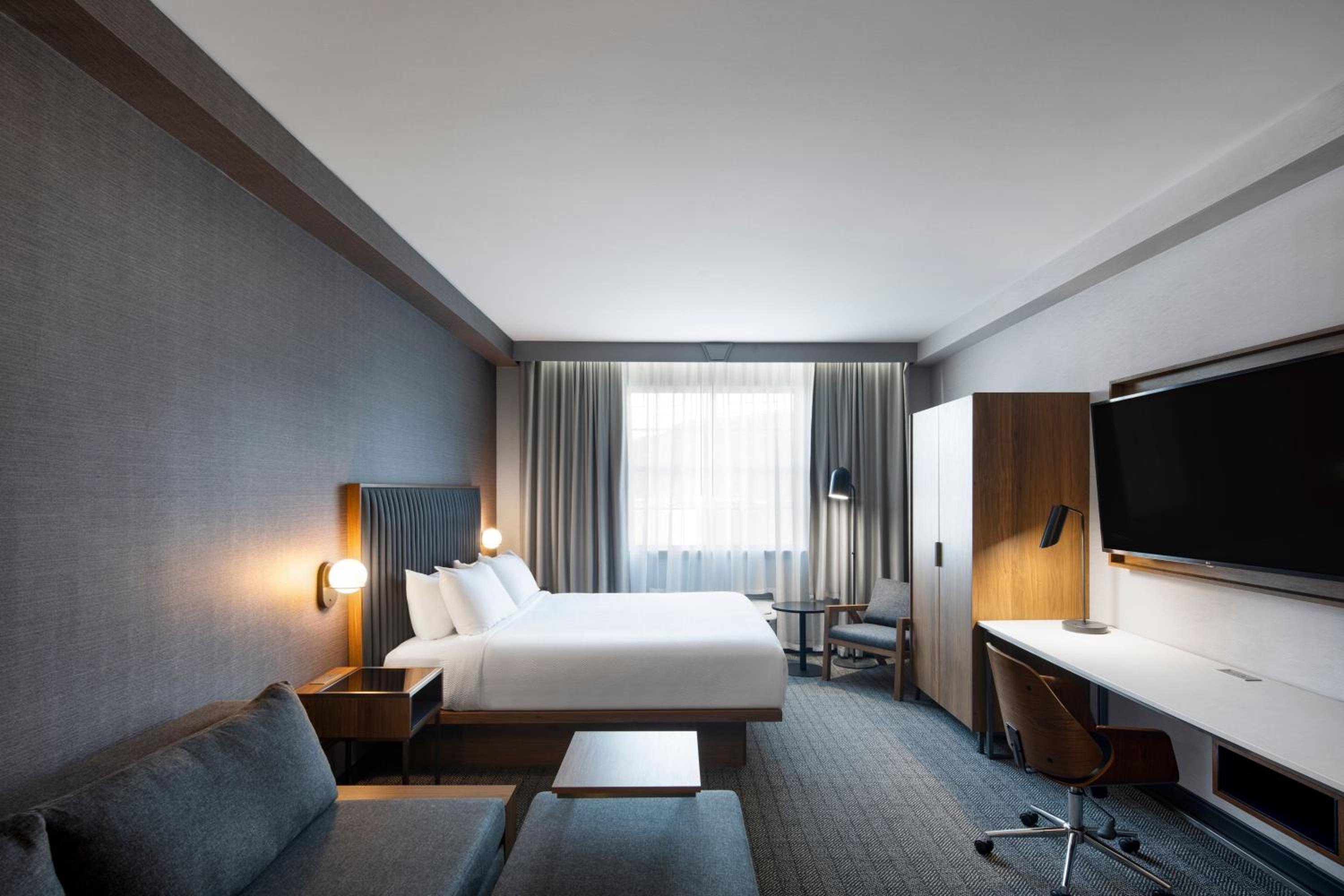 Junior Suite with Harbor View