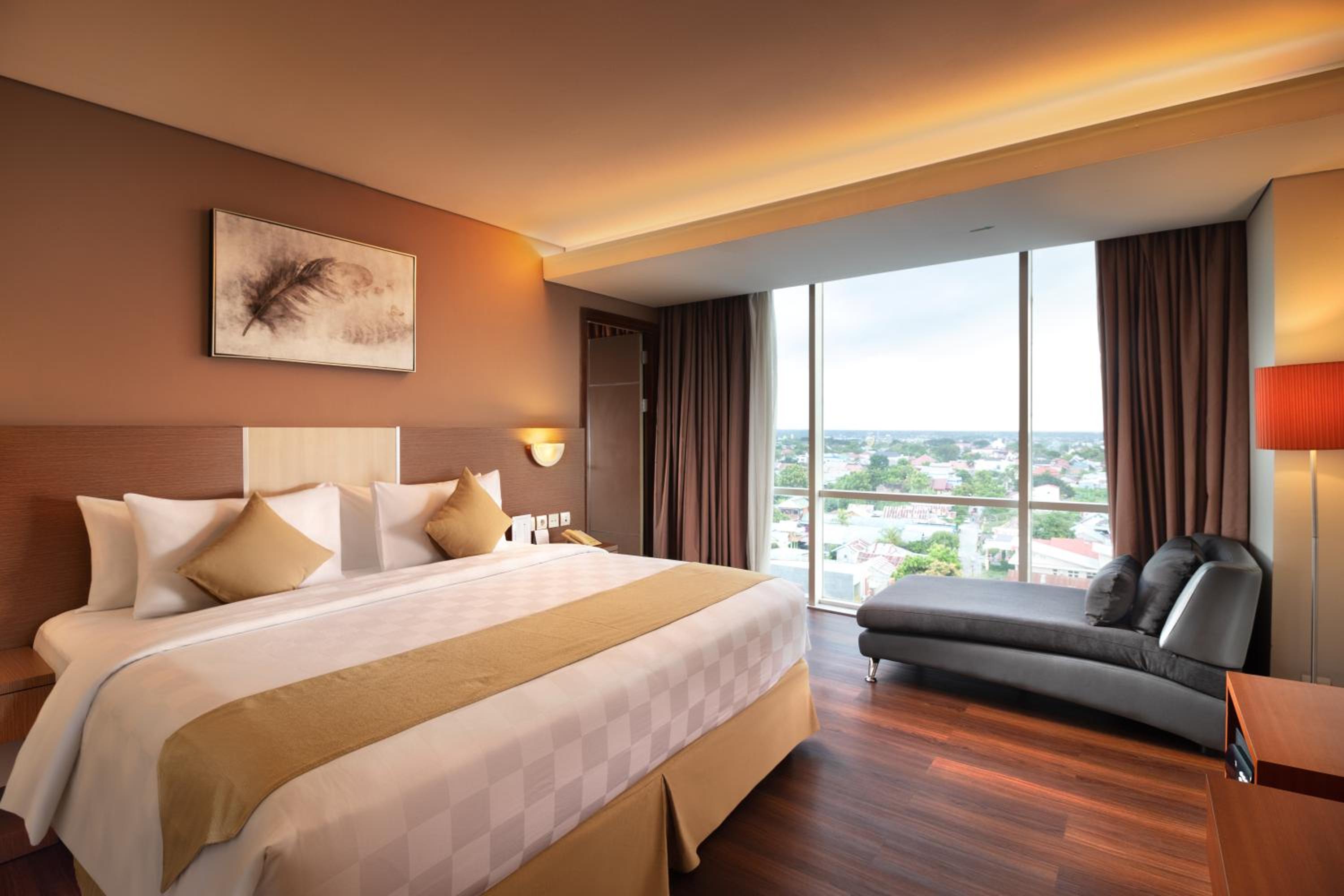 Executive King Suite with City View - Non-Smoking