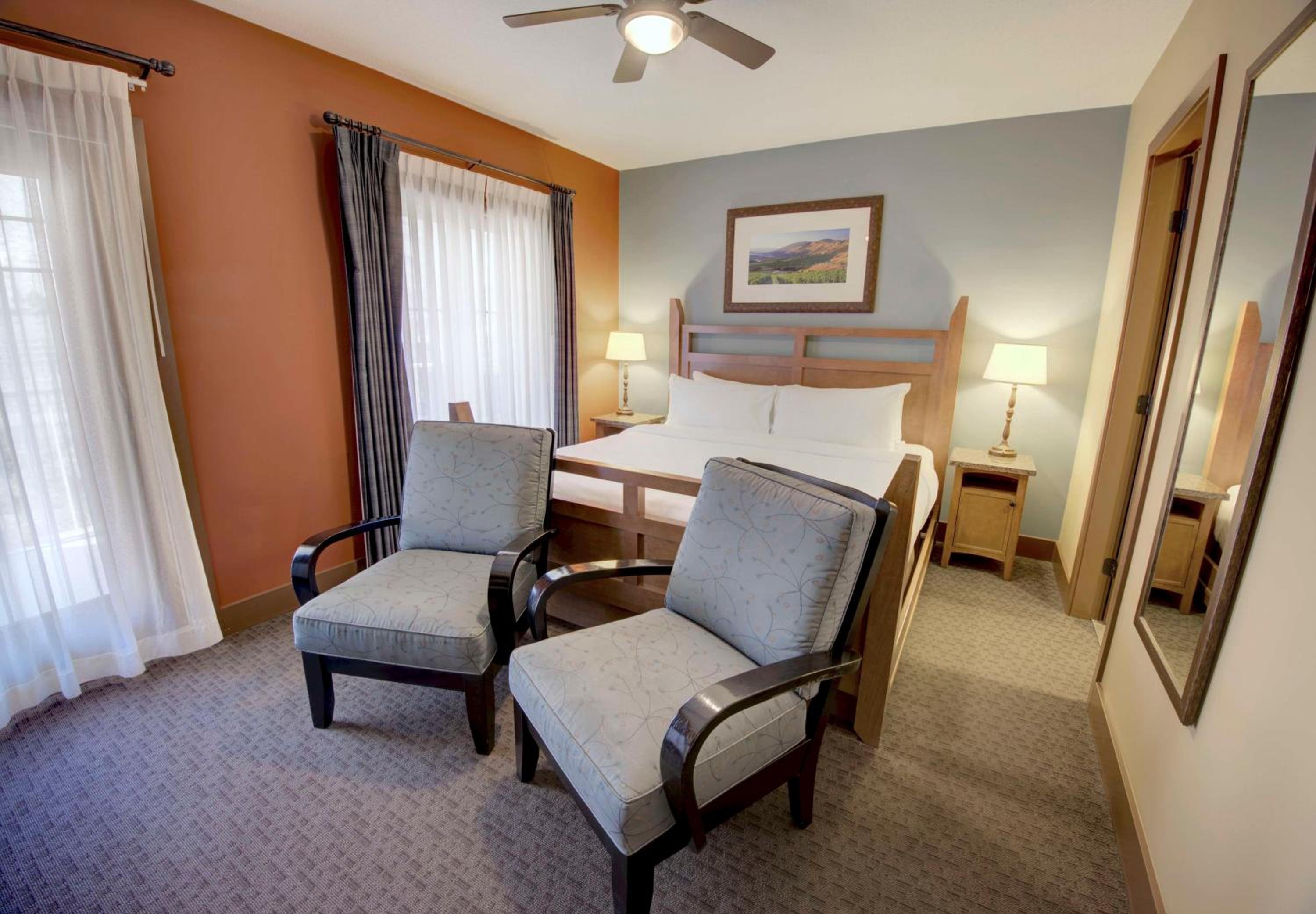 Two-Bedroom Suite with King Bed and Two Queen Beds