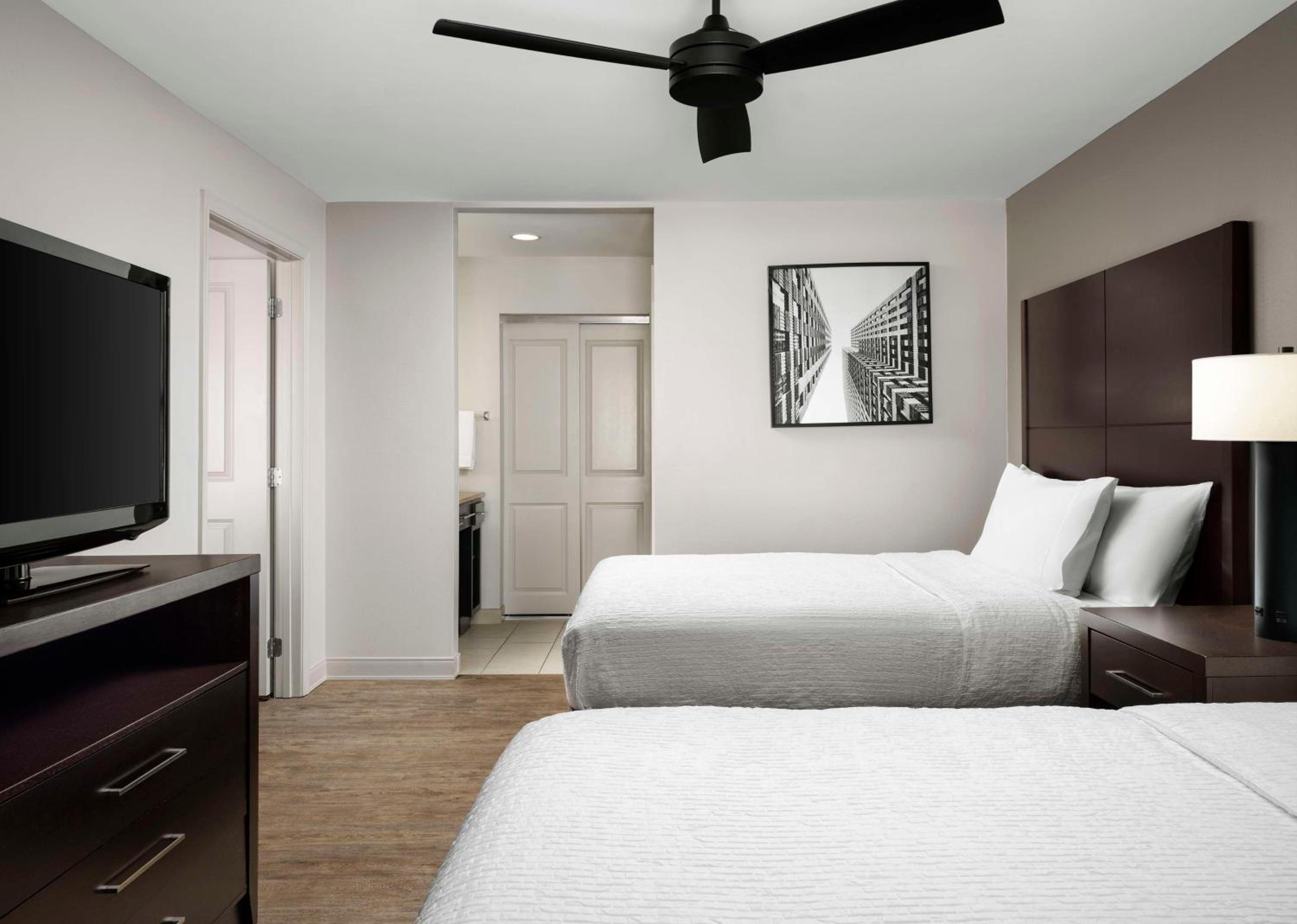 One-Bedroom Queen Suite with Two Queen Beds - Non-Smoking