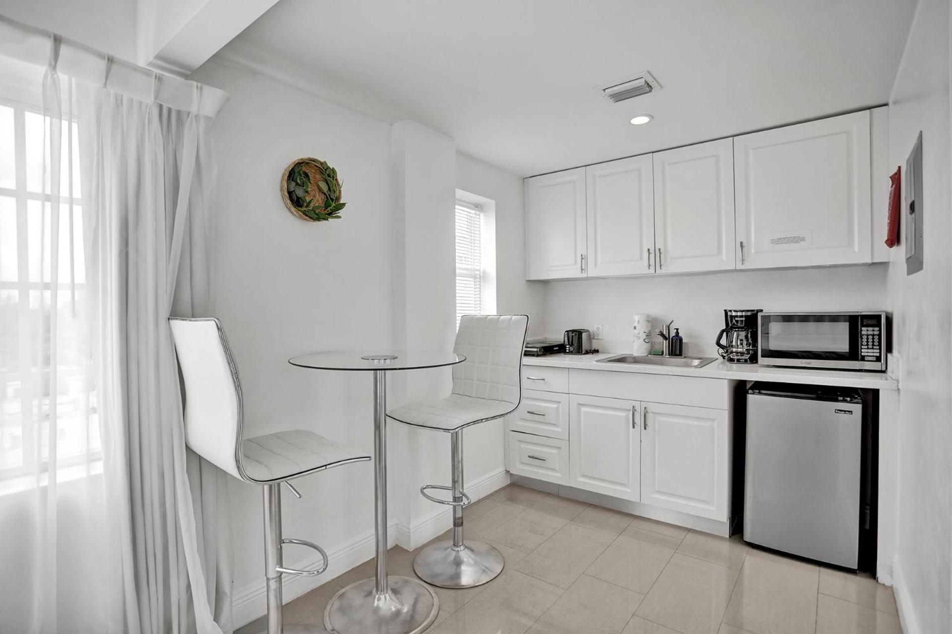 Superior One-Bedroom Suite with Kitchen