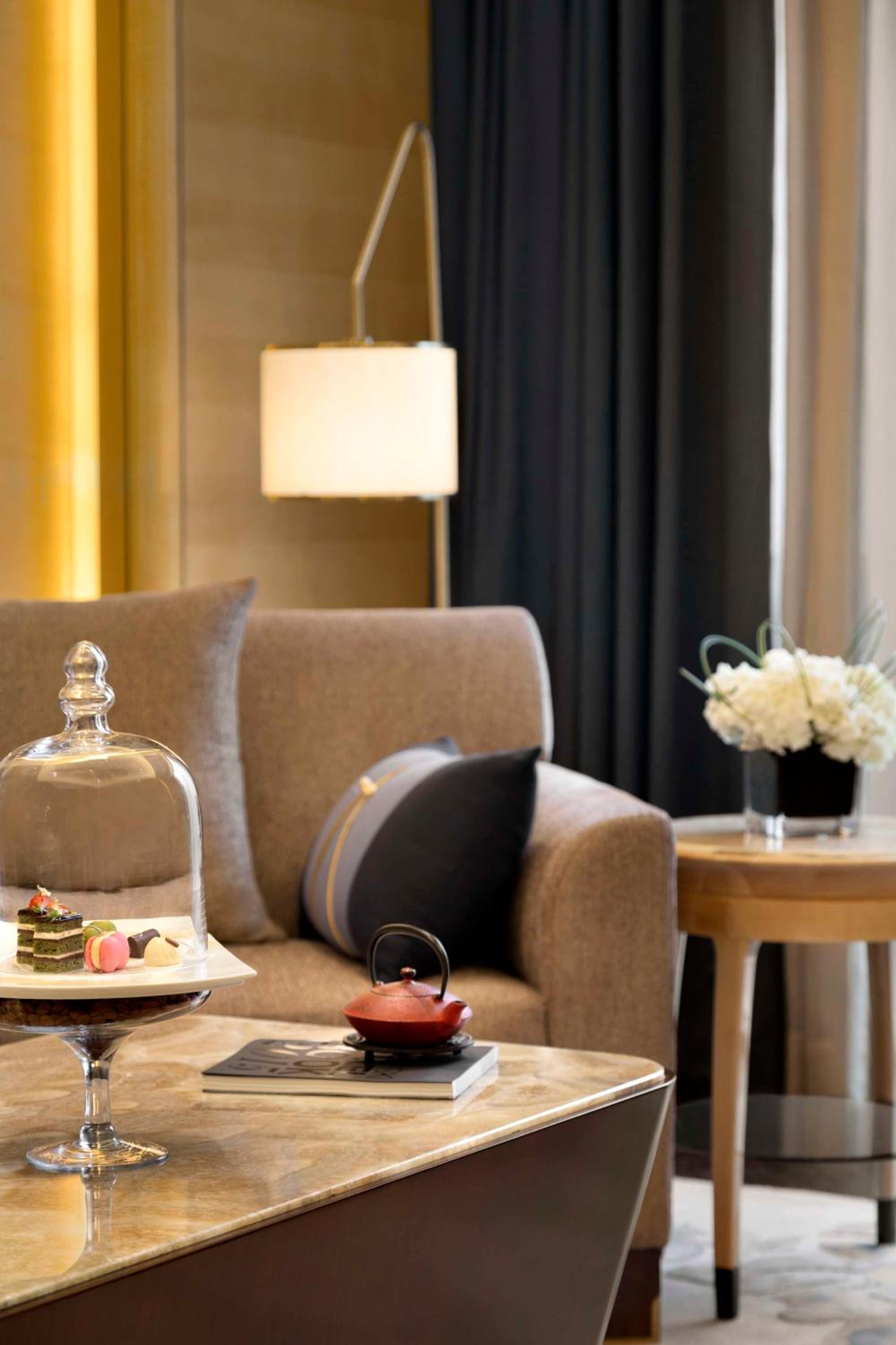 Deluxe Suite - Enjoy Free Executive Benefits