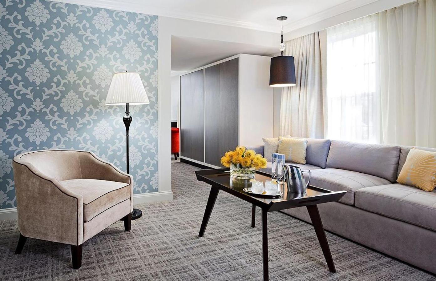 King Studio Suite With Sofa
