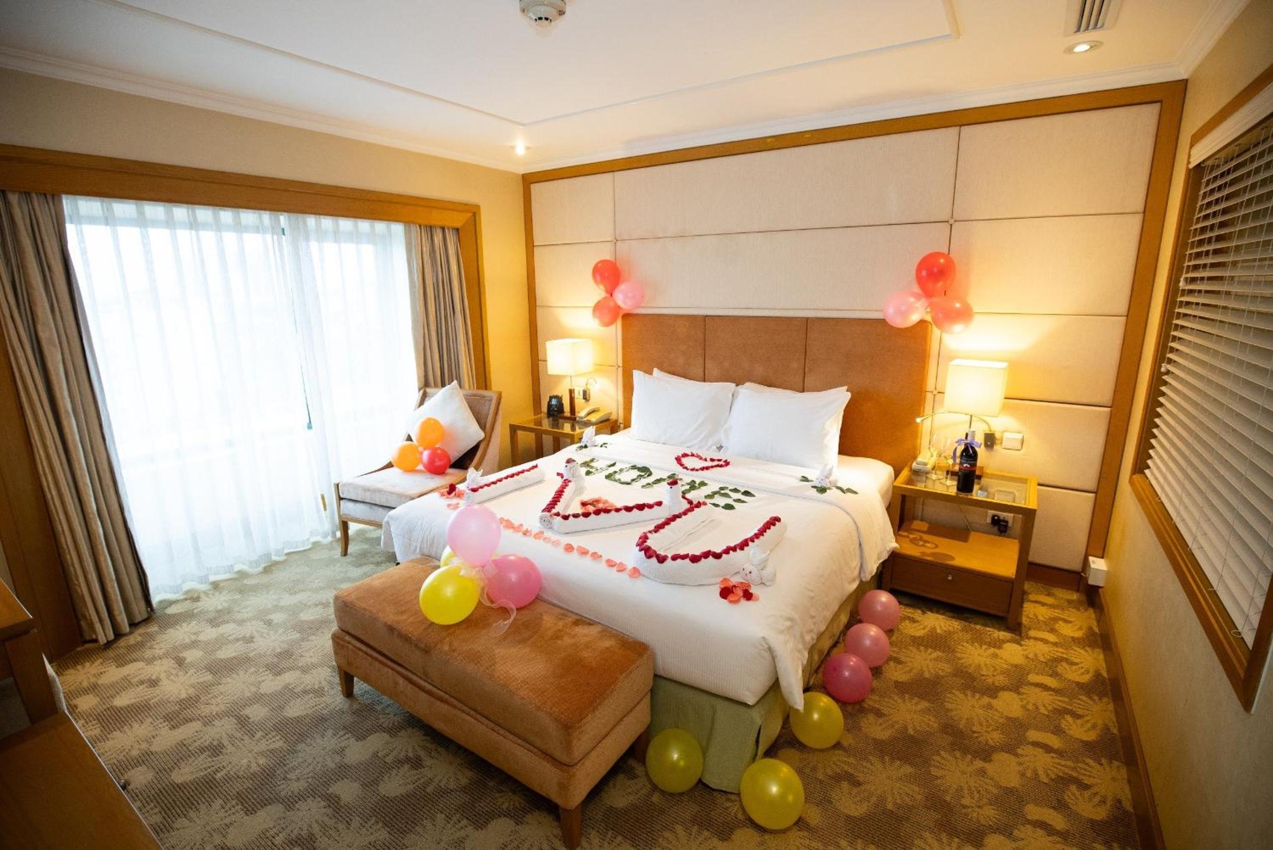 One-Bedroom Suite with Balcony