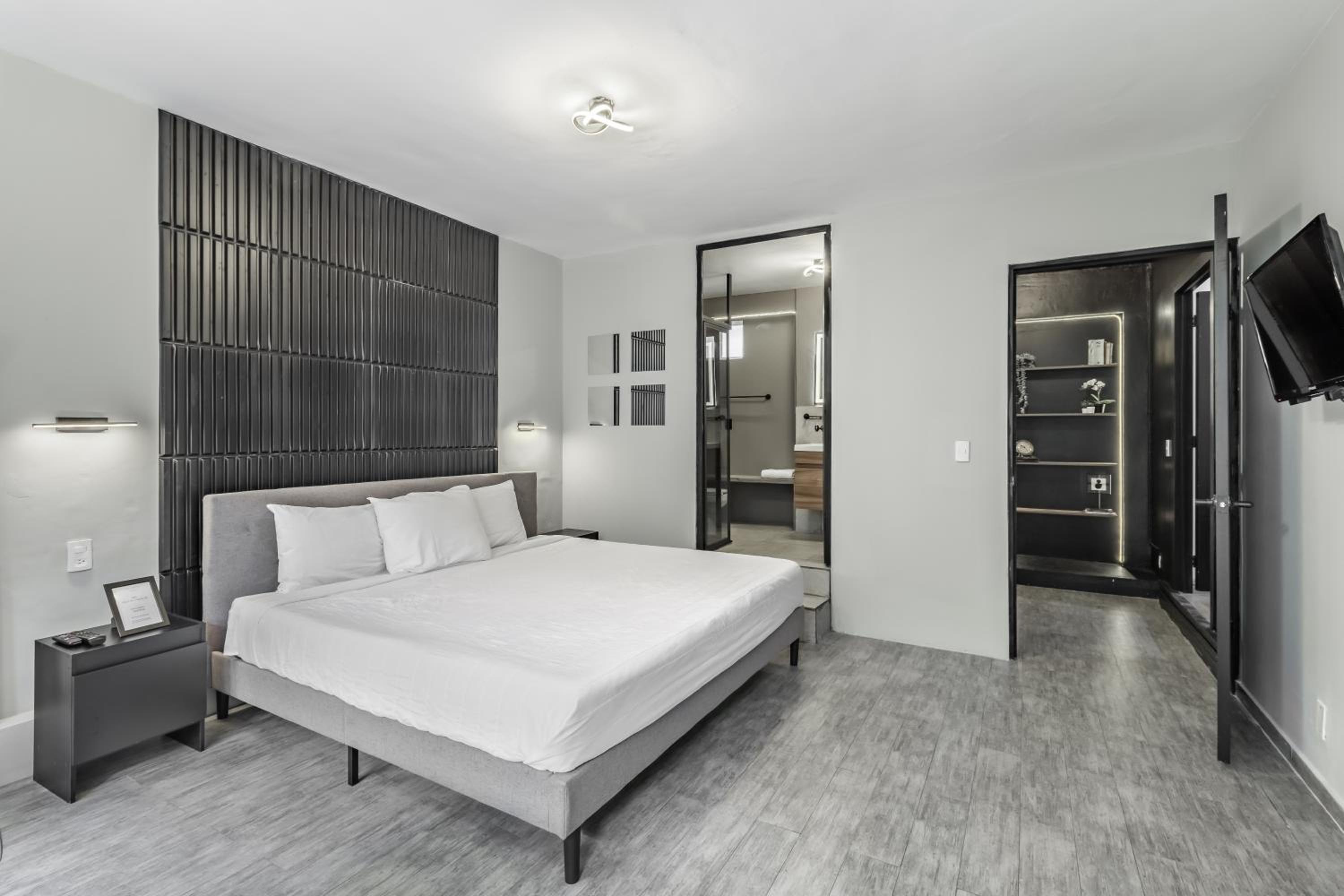 Superior King Suite