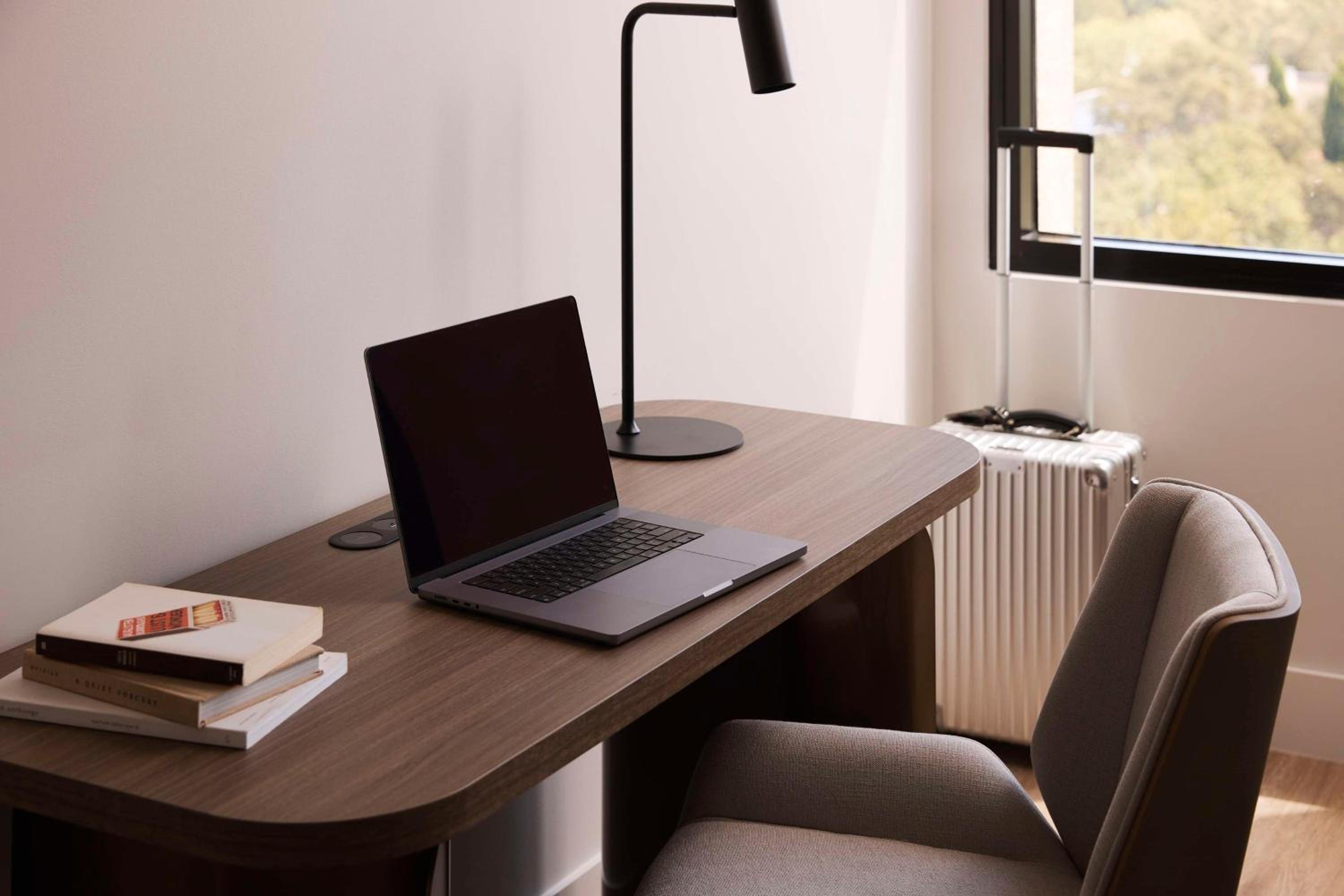 One-Bedroom King Suite