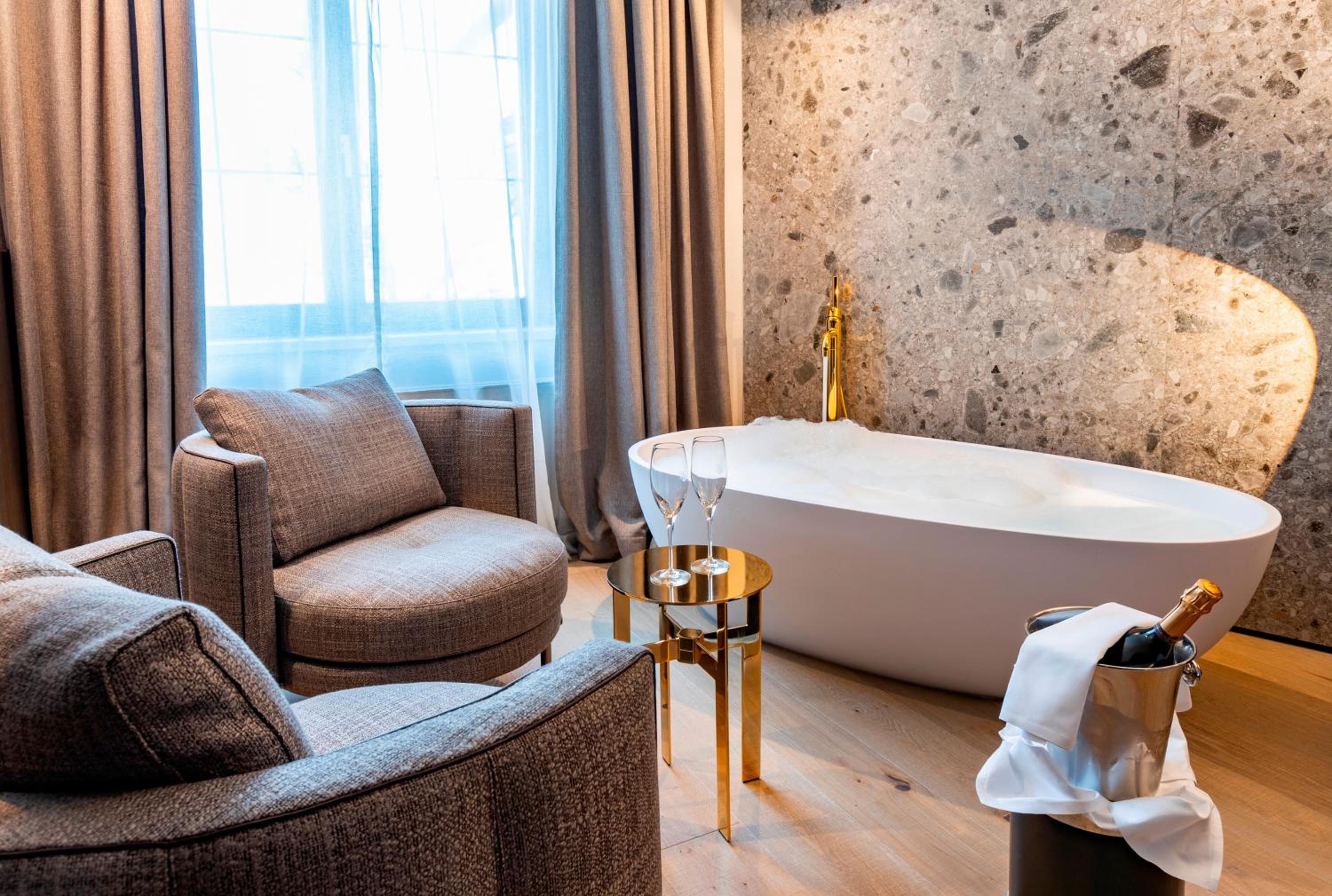 Junior Suite inspired by Golden Roof