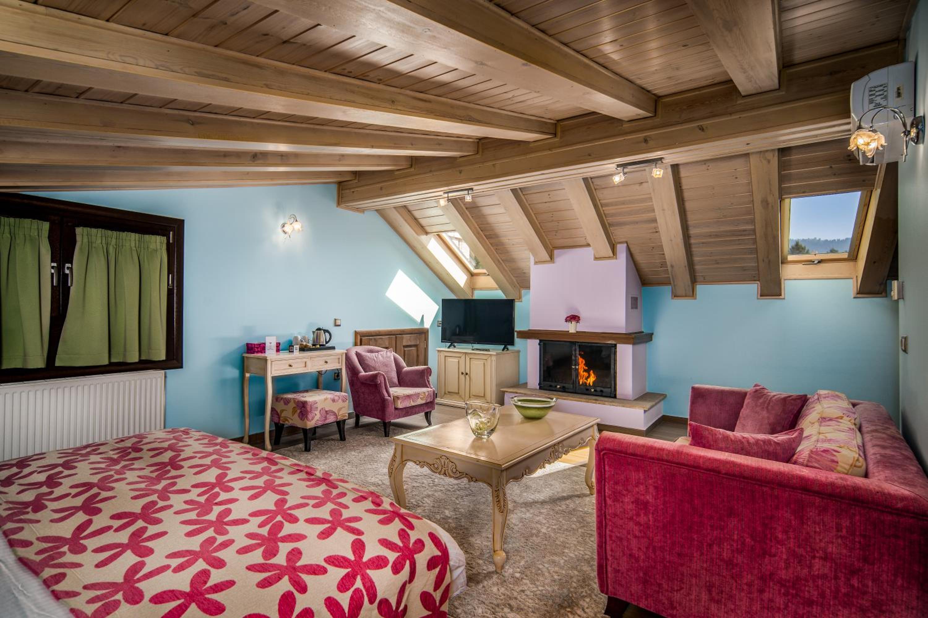 Attic Junior Suite with Fireplace and Spa Bath