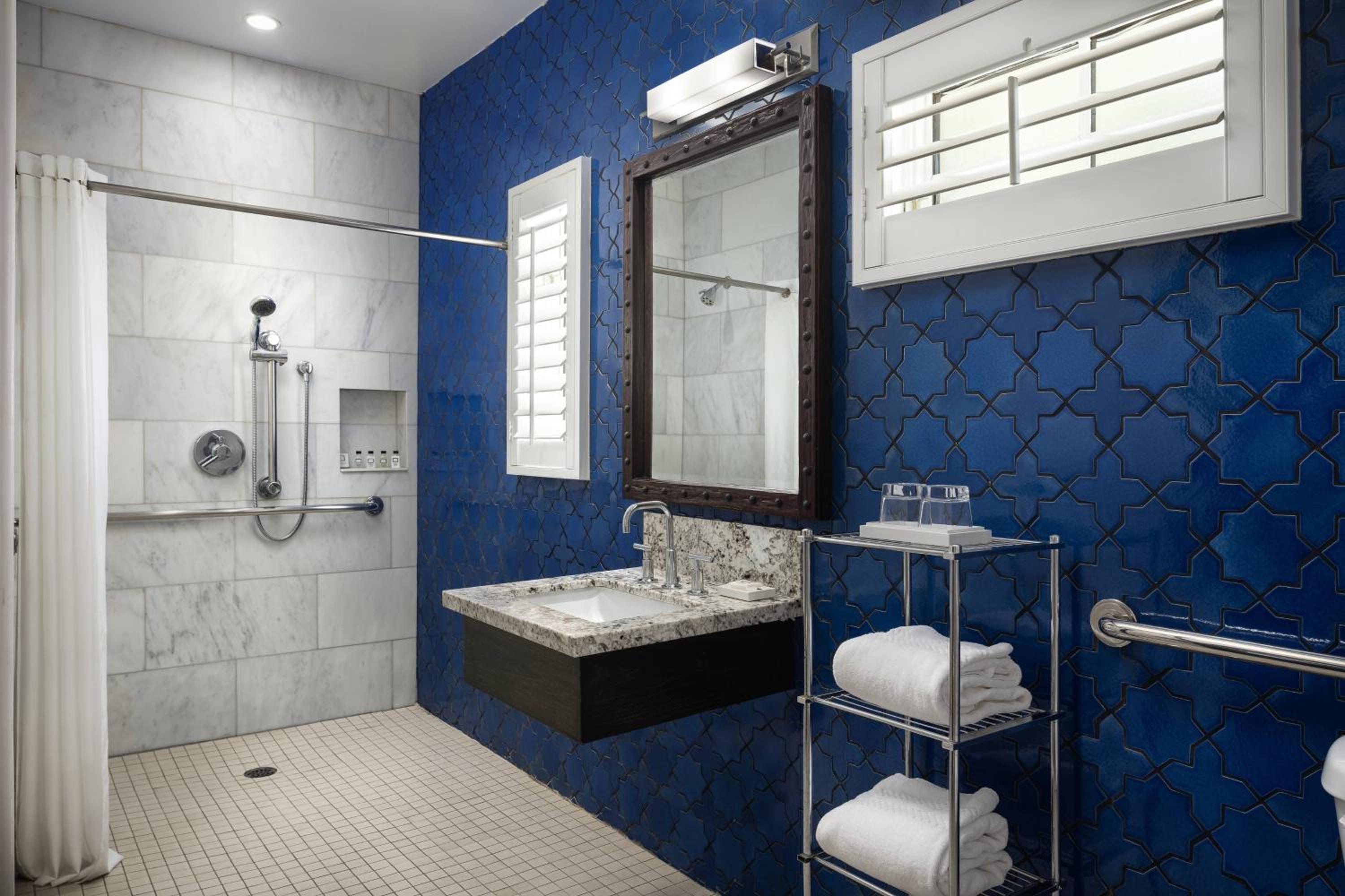 King Suite (No Resort Fees)