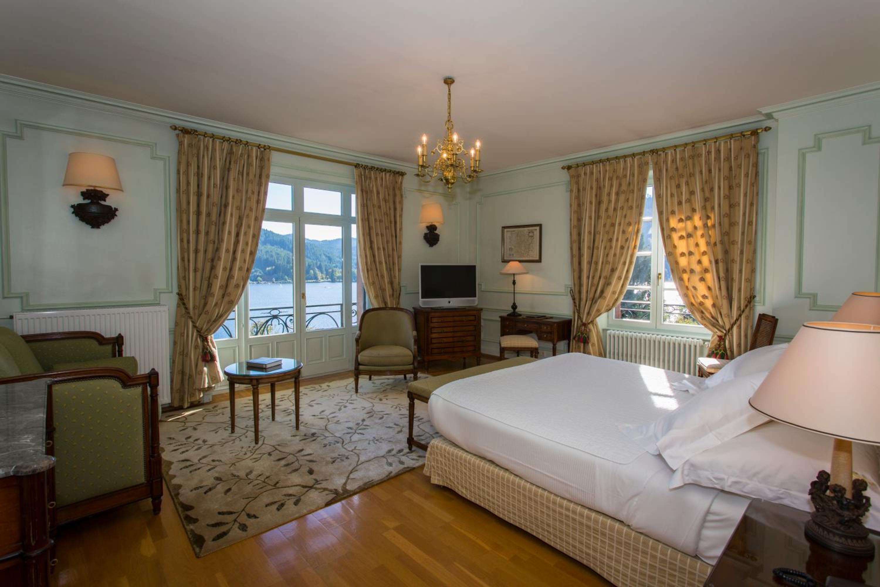 Junior Suite with Lake View