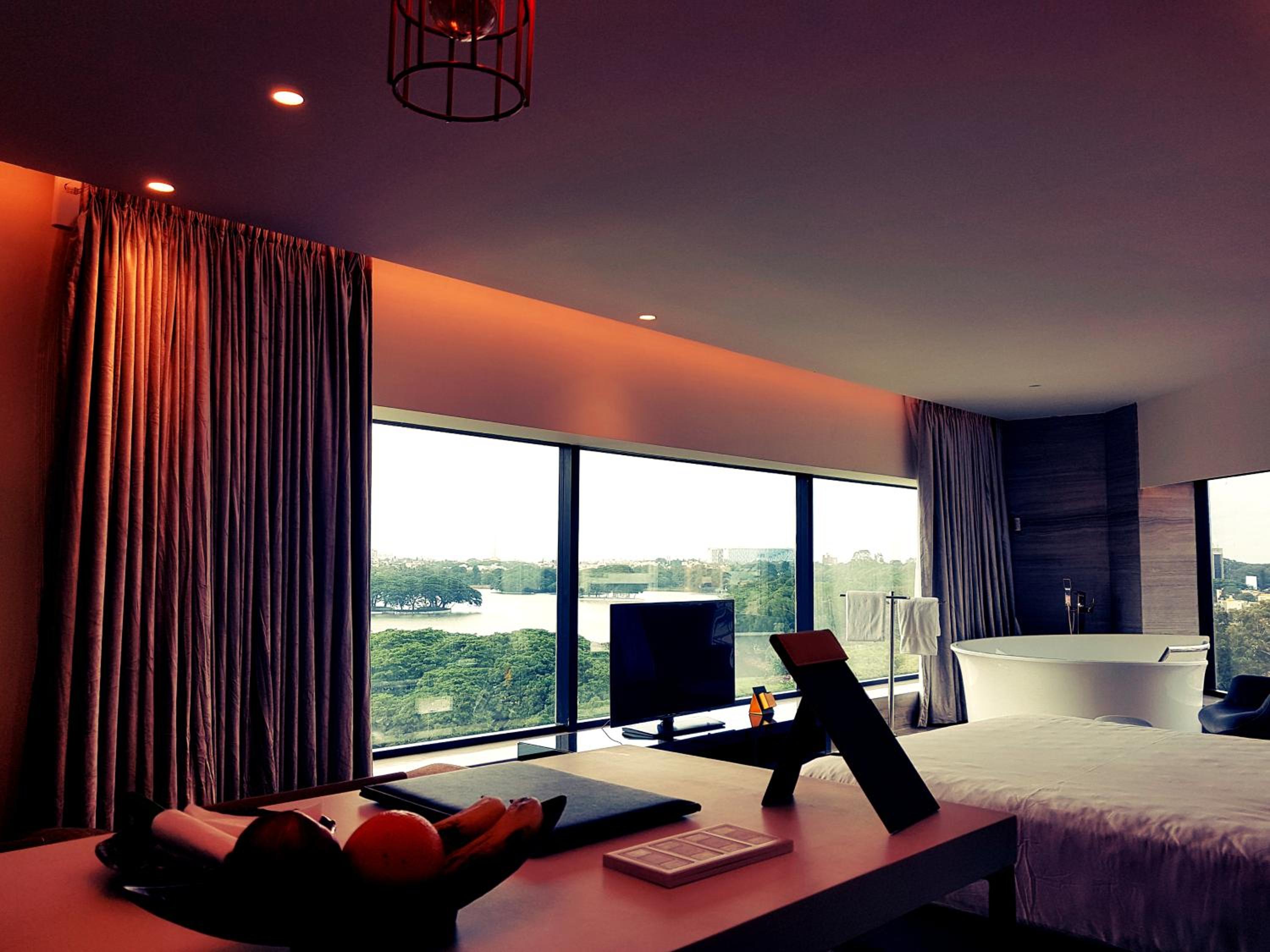 One Bedroom Suite - Lounge Access