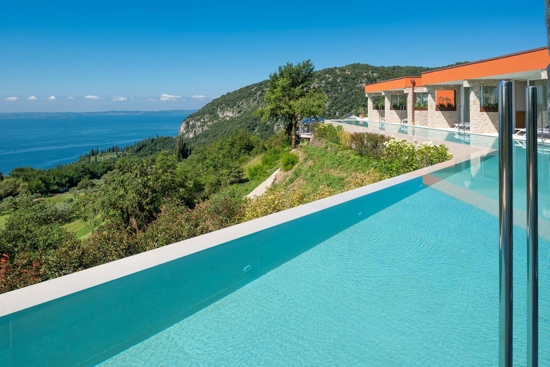 Suite with Infinity Pool