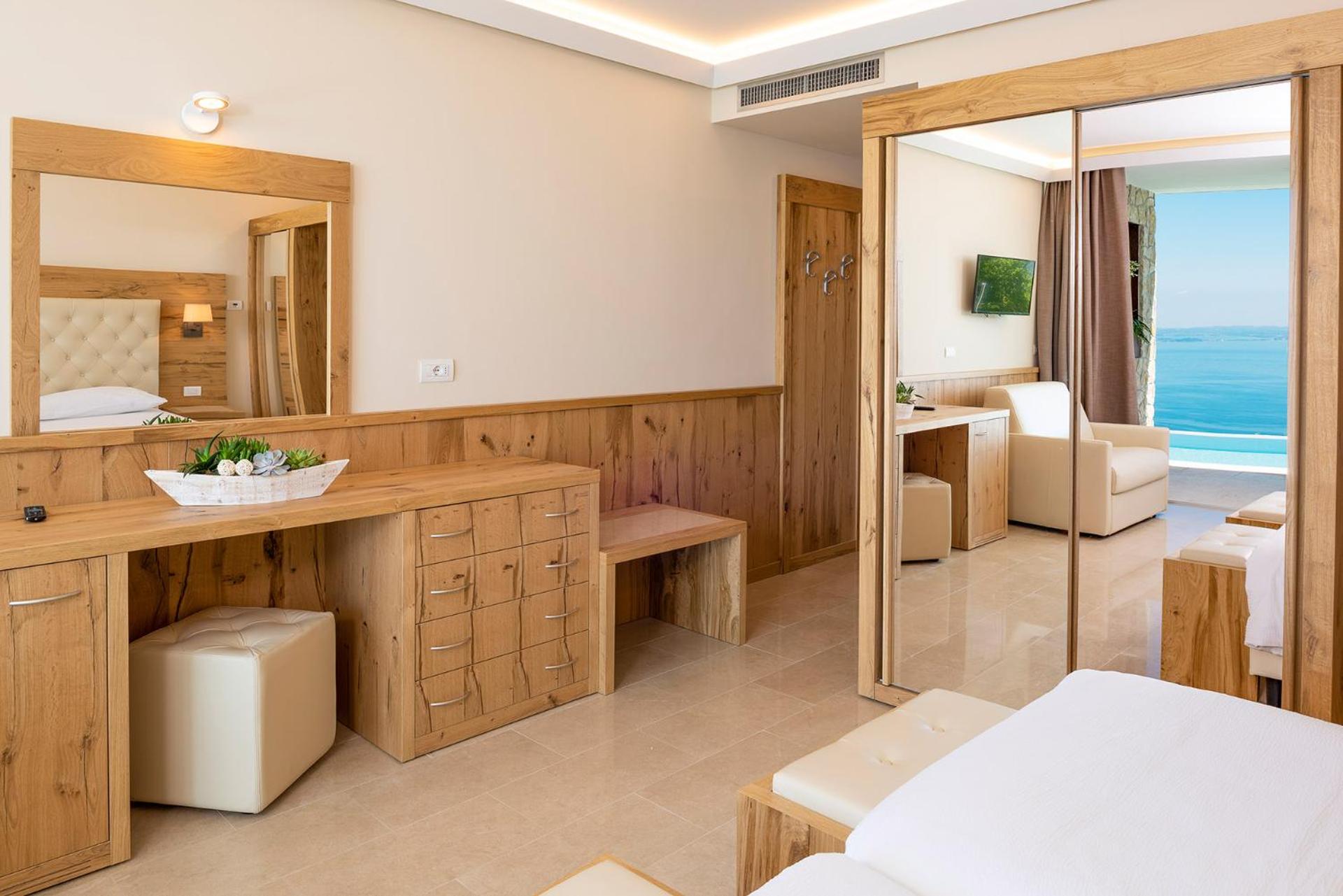 Suite with Infinity Pool