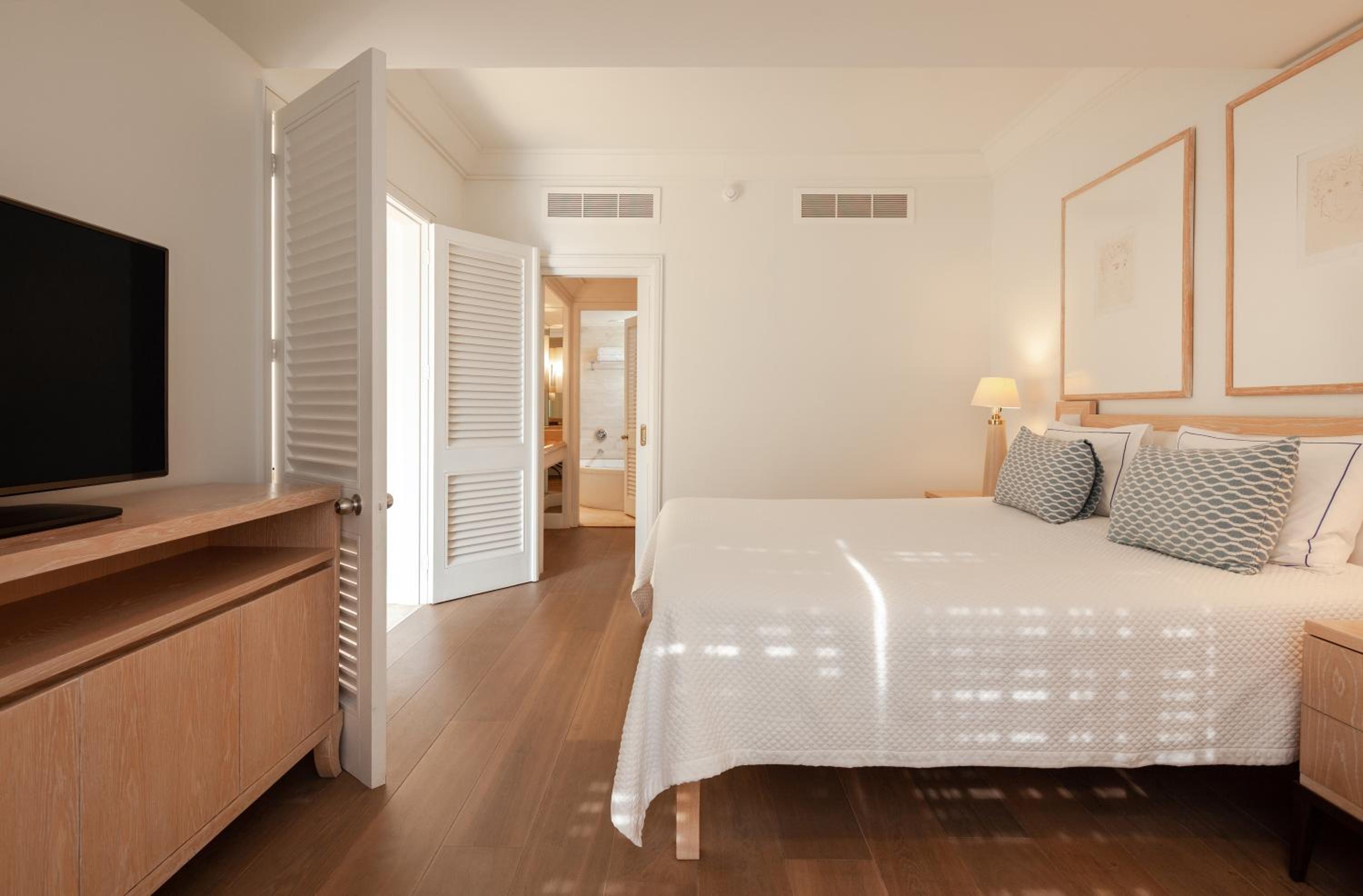 One Bedroom Sea View Deluxe Suite