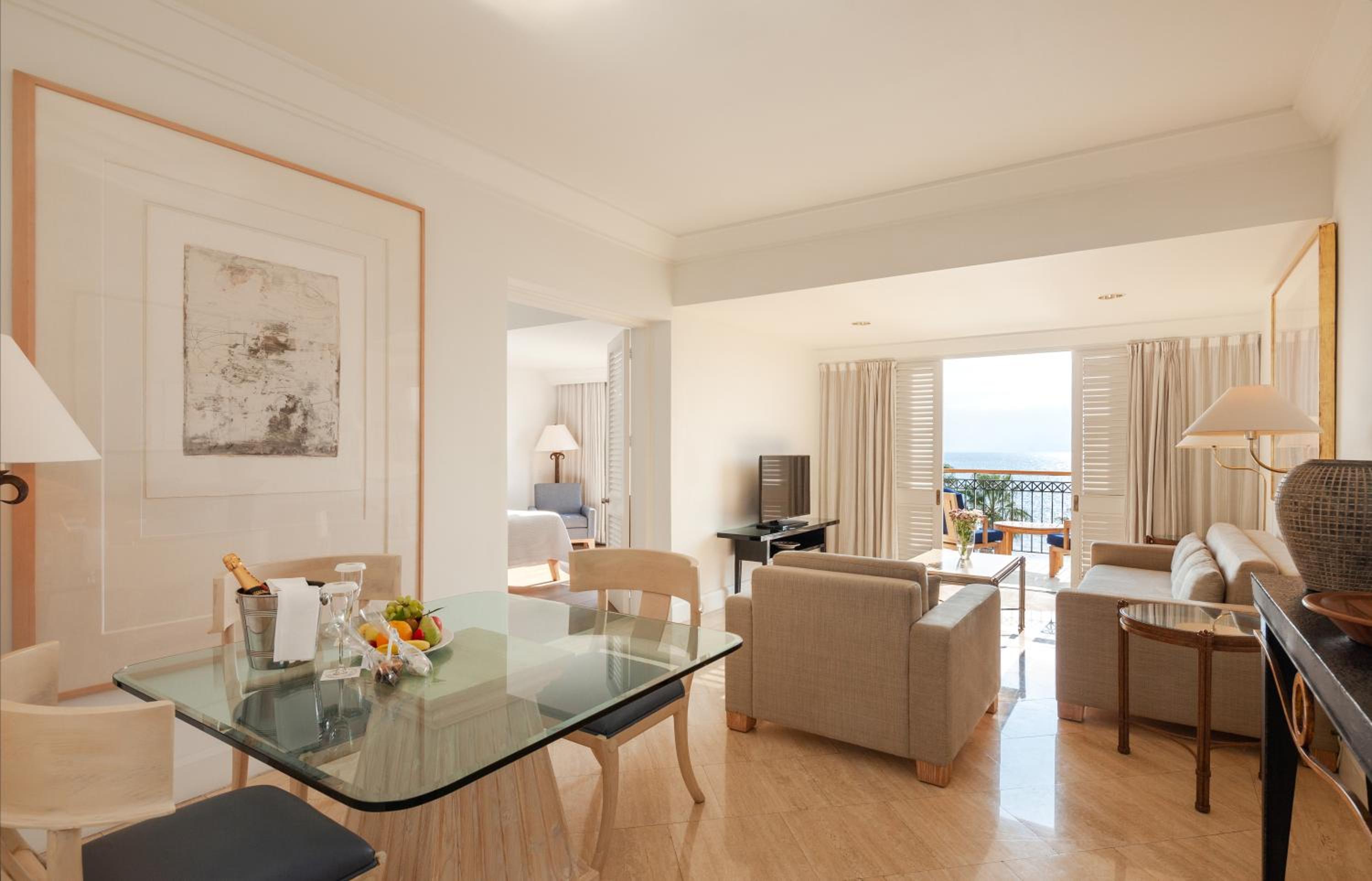 One Bedroom Sea View Deluxe Suite