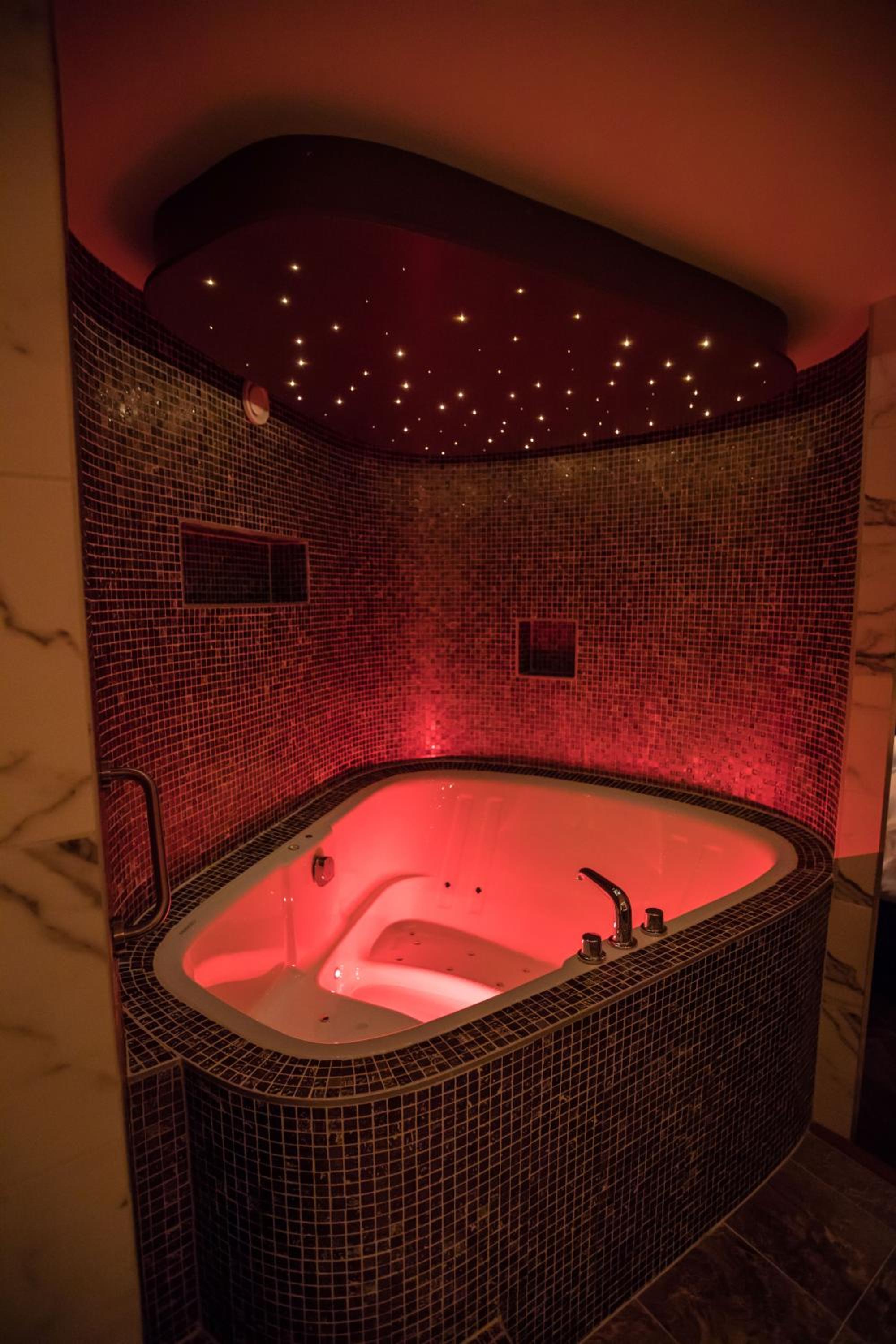 King Suite with Spa Bath (Boudoir)