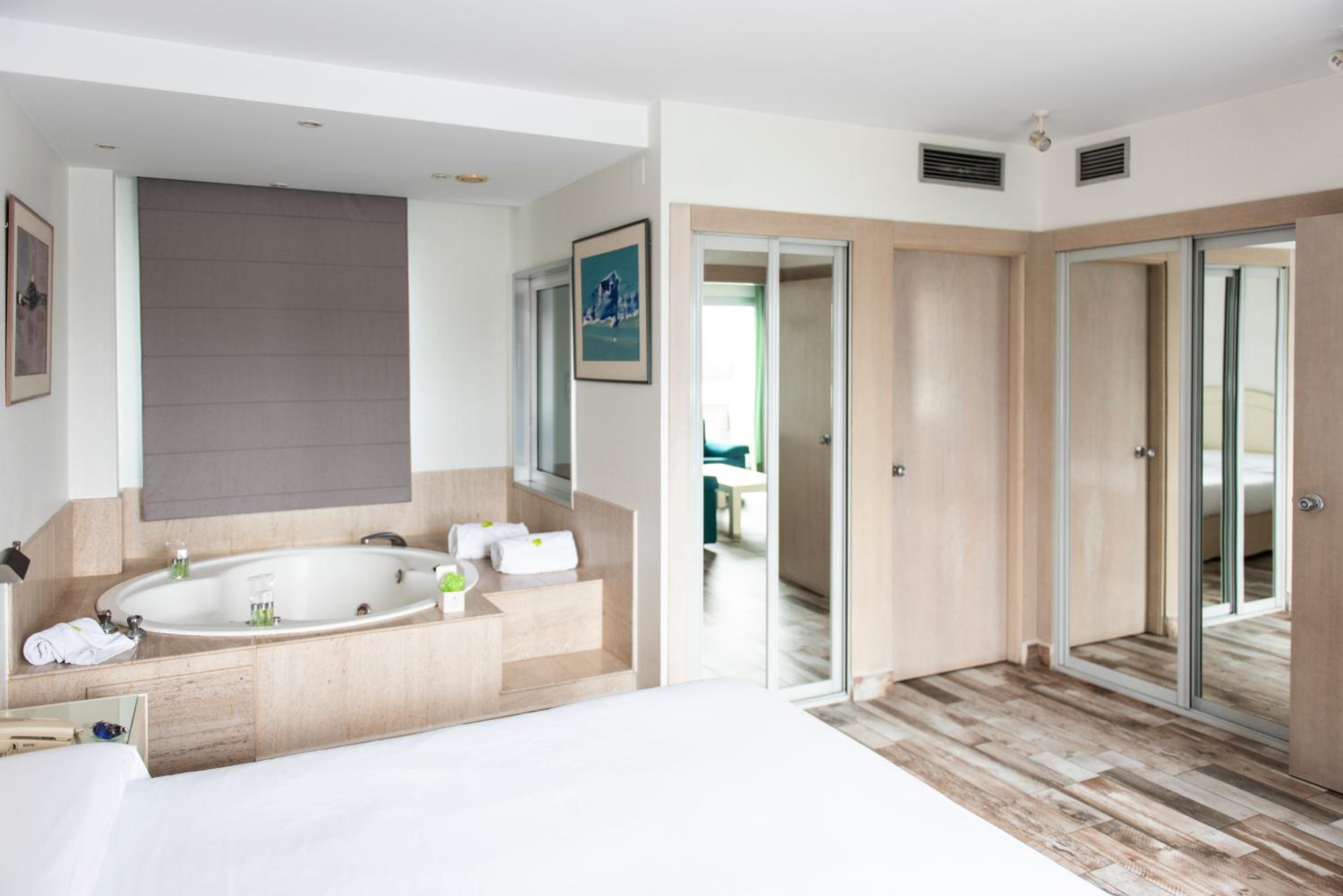 Suite with Spa Bath