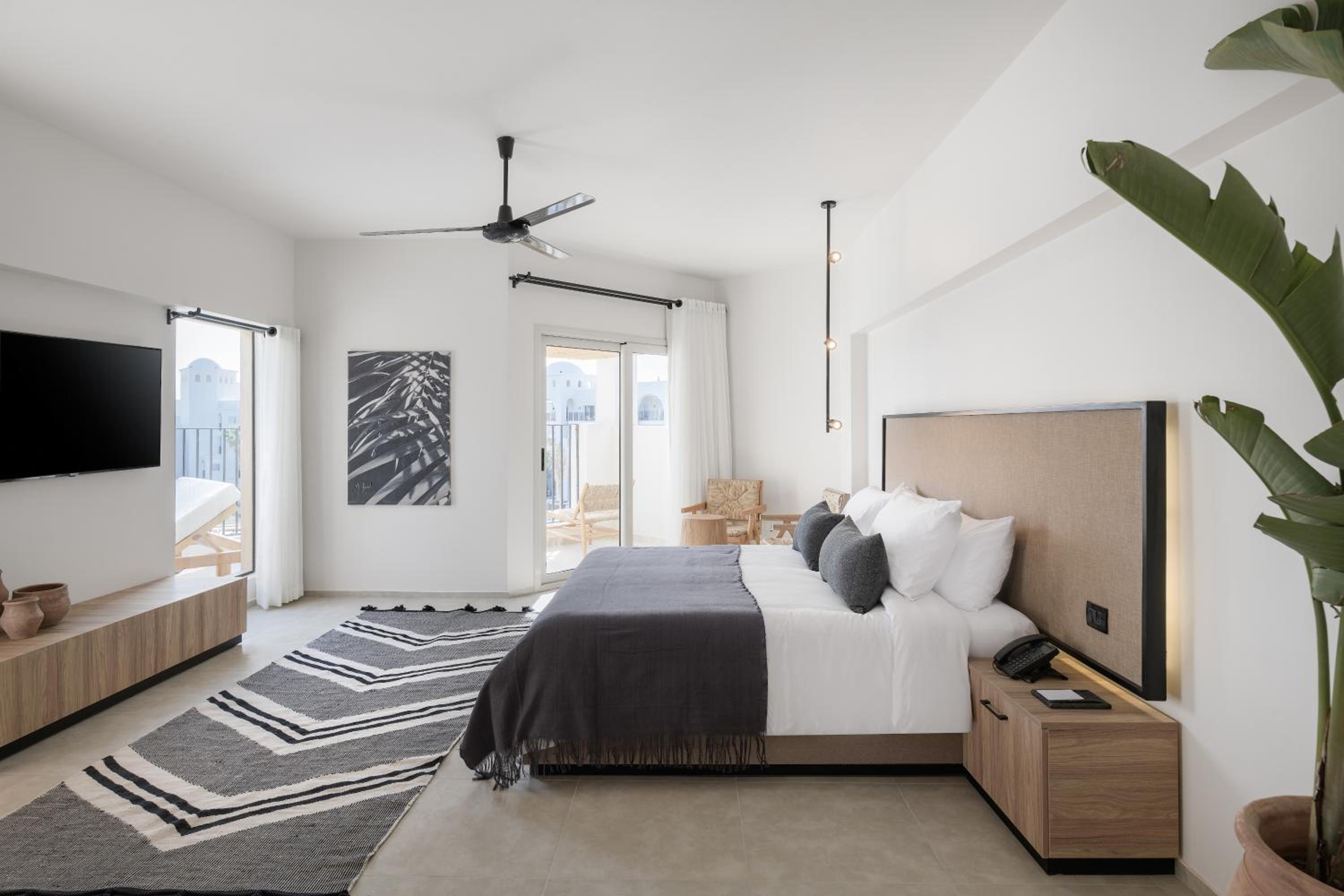 Penthouse Suite - Pool View