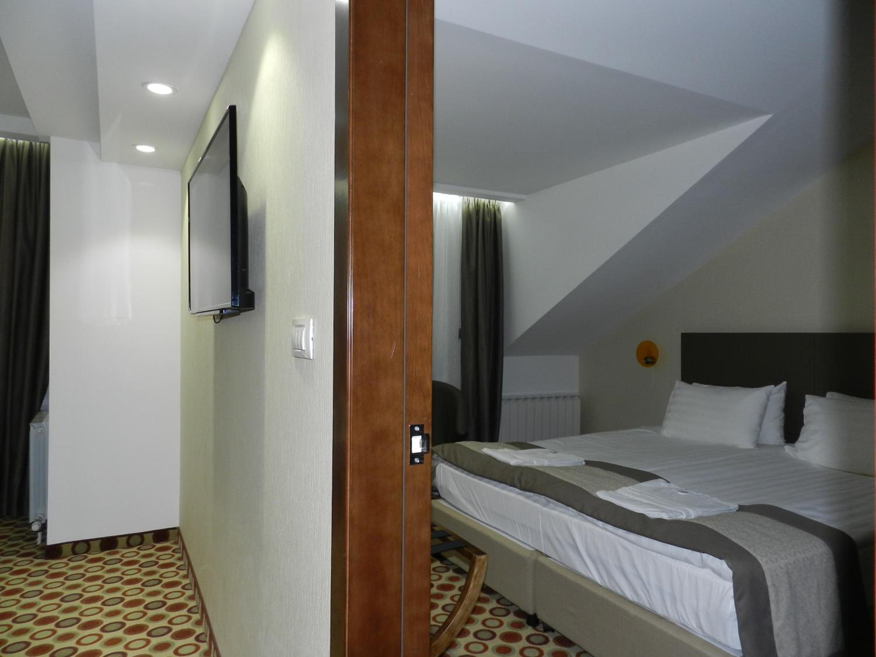 Superior One-Bedroom Apartment