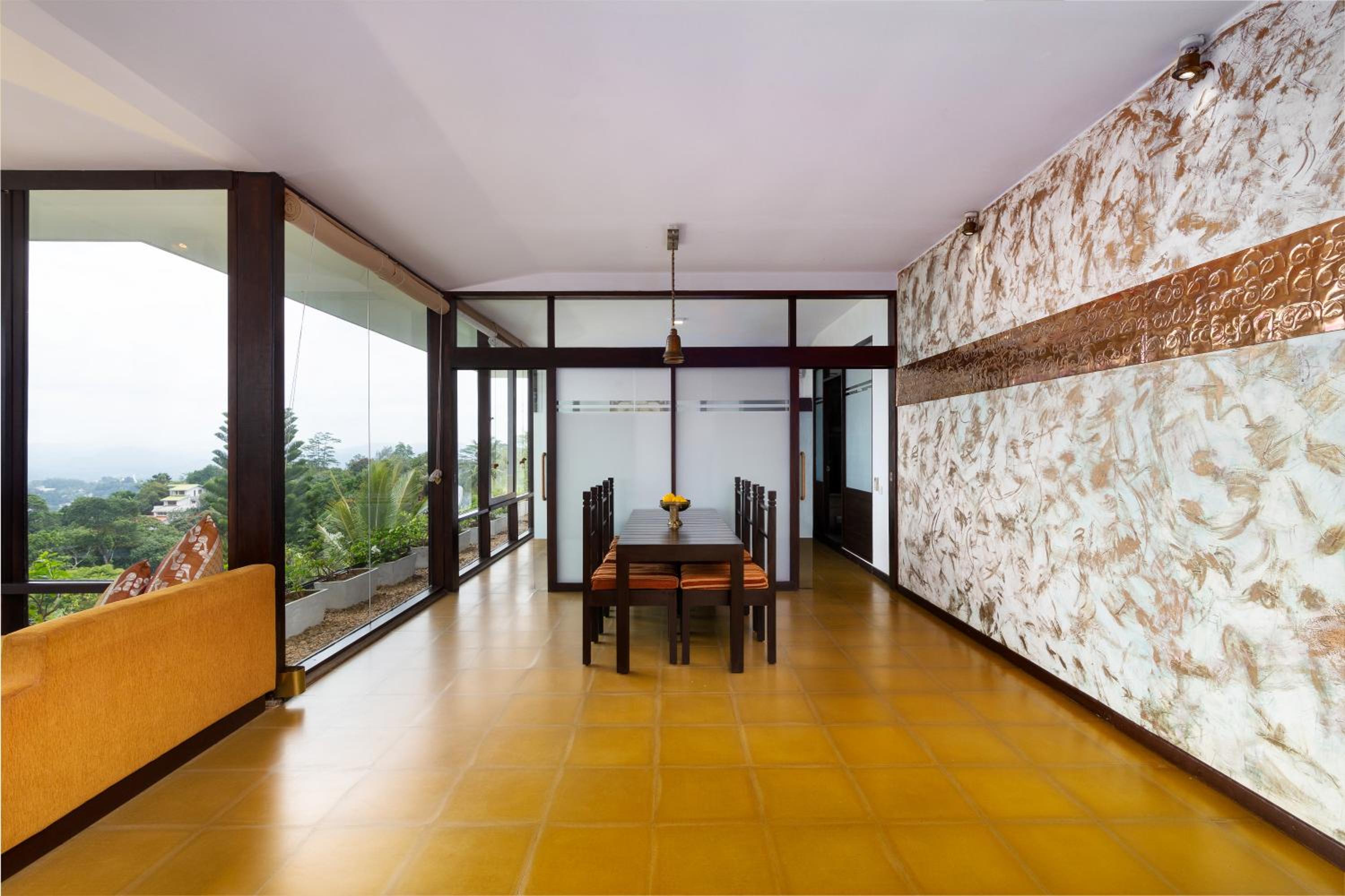 Panoramic Mountain View Penthouse Suite with Jacuzzi - 10% off on Award Winning Cocktails & Selected Wines, Steam Room & Sauna Access