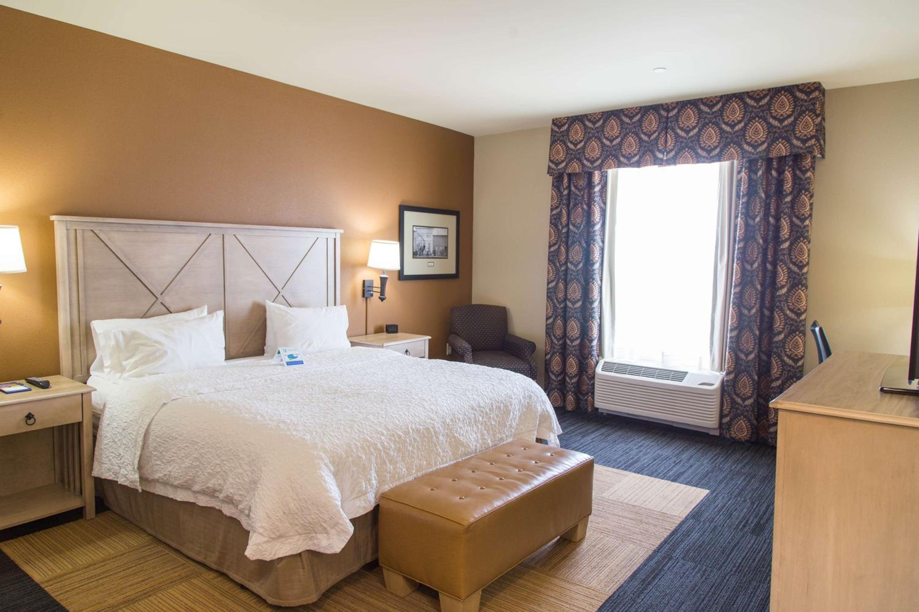 King Room with Accessible Tub - Mobility and Hearing Access/Non-Smoking