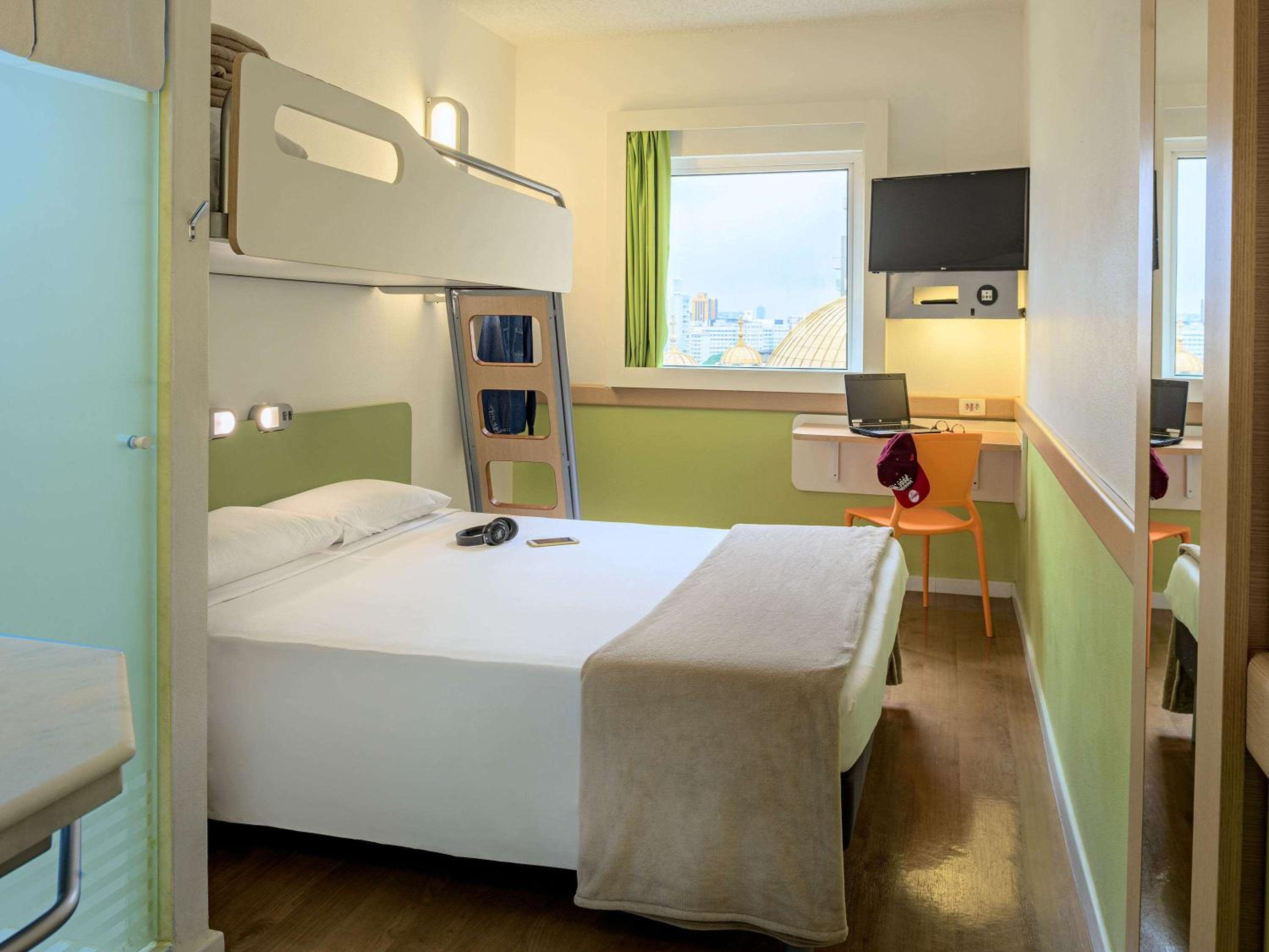 Standard Apartment with Overlapping Bed