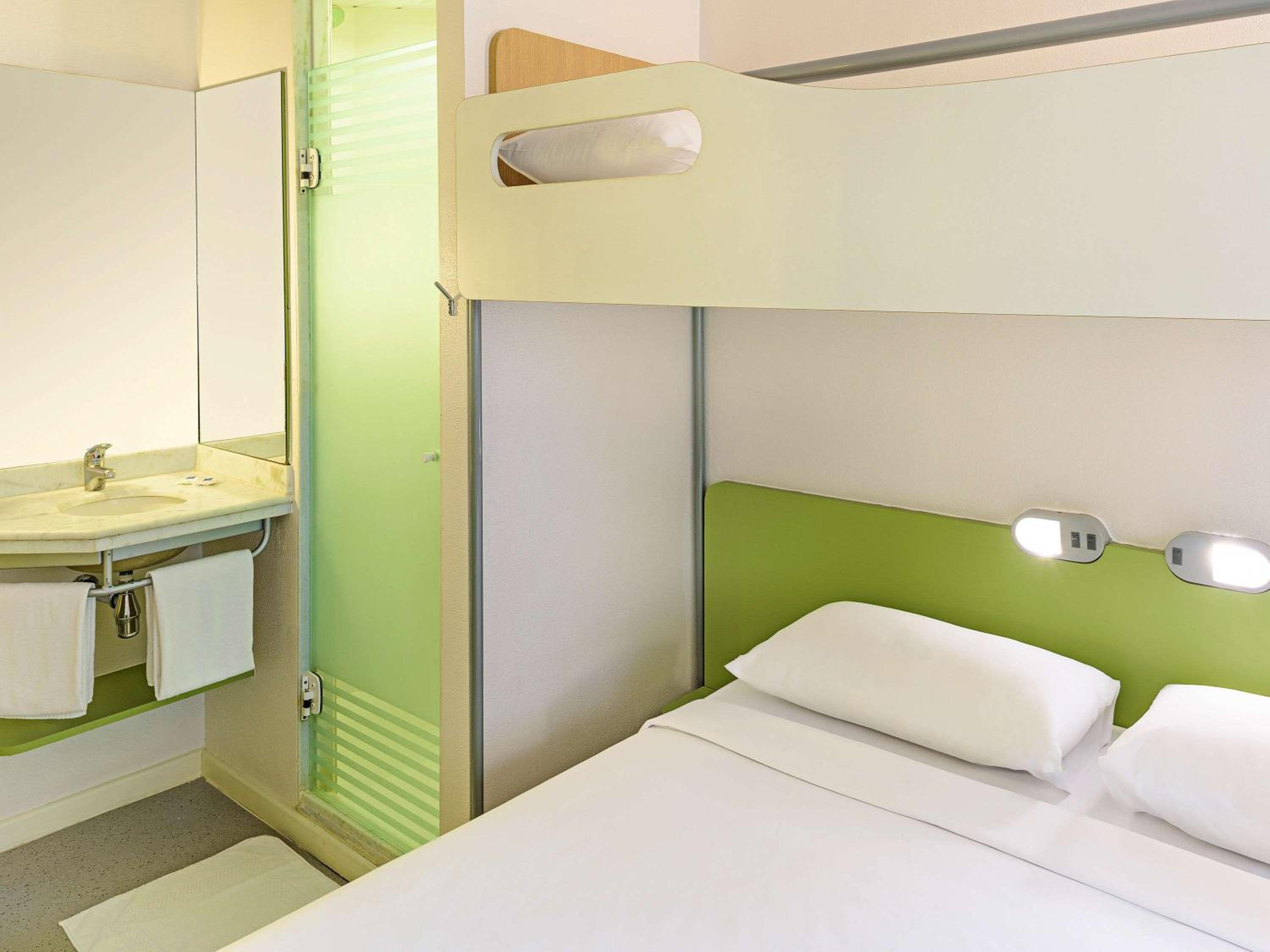 Standard Apartment with Overlapping Bed