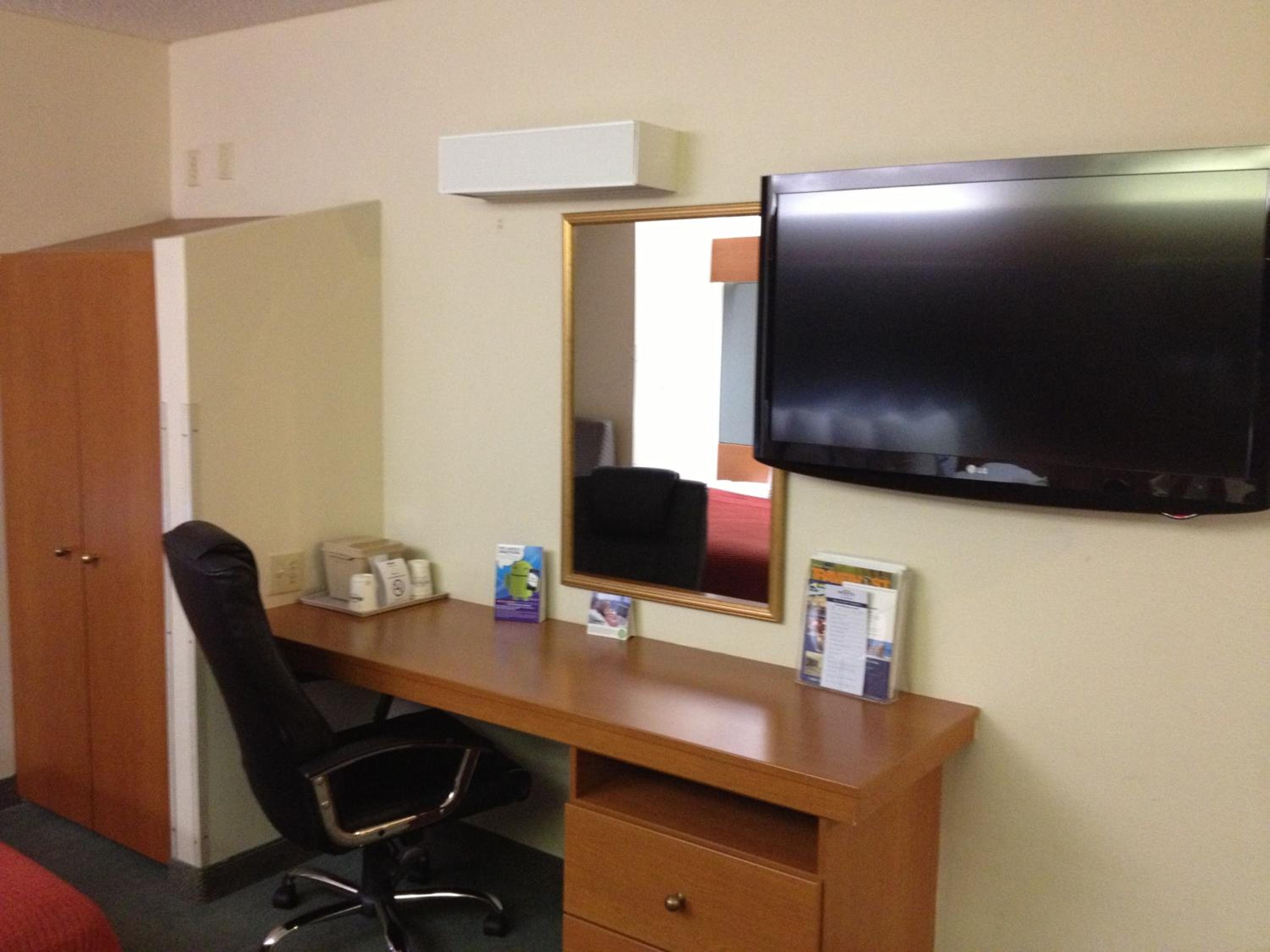 Queen Room - Mobility Access/Non-Smoking