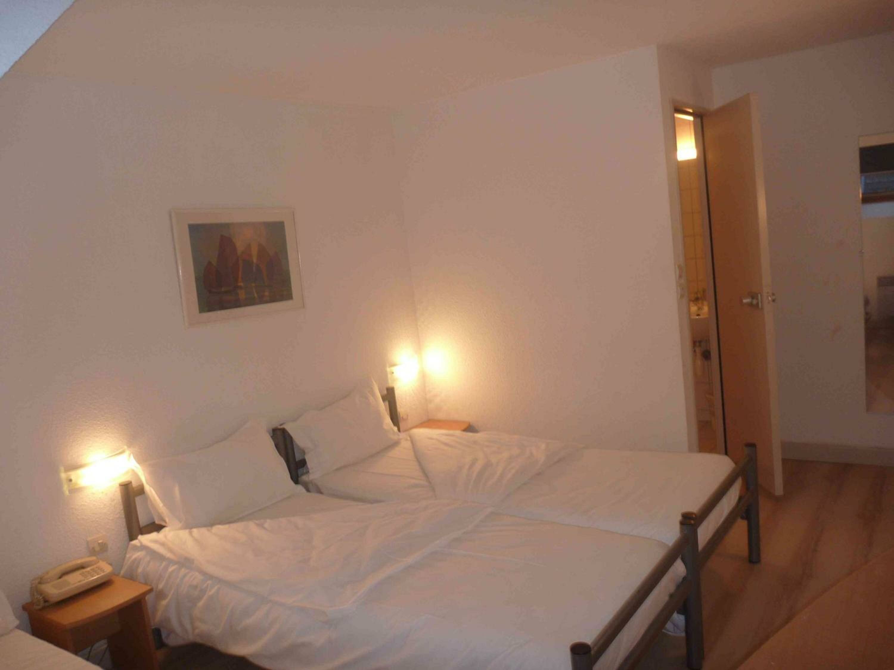 Triple Room with 3 Single Beds