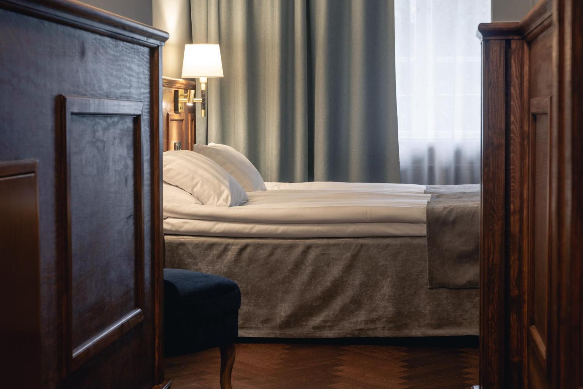 Standard Double Room with Two Single Beds - Non-Smoking