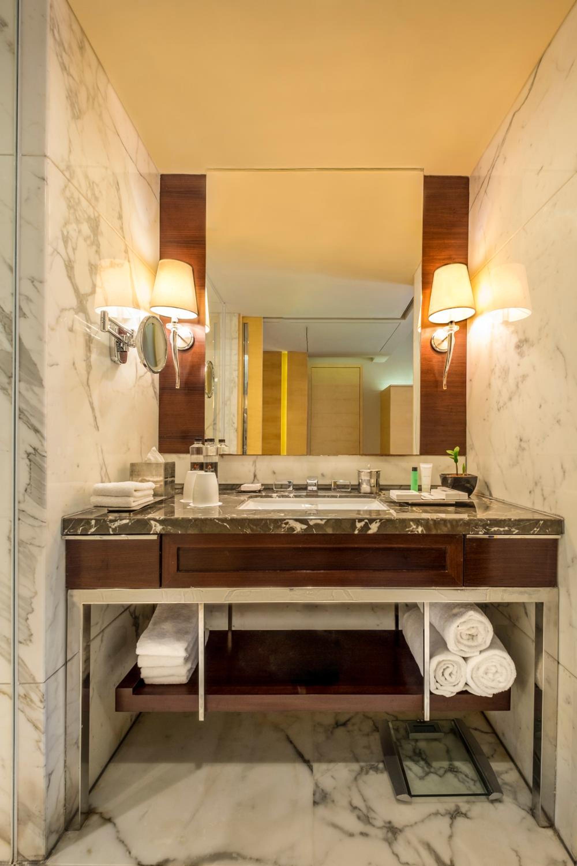 	 Executive Lounge Access, Guest room, 2 Twins