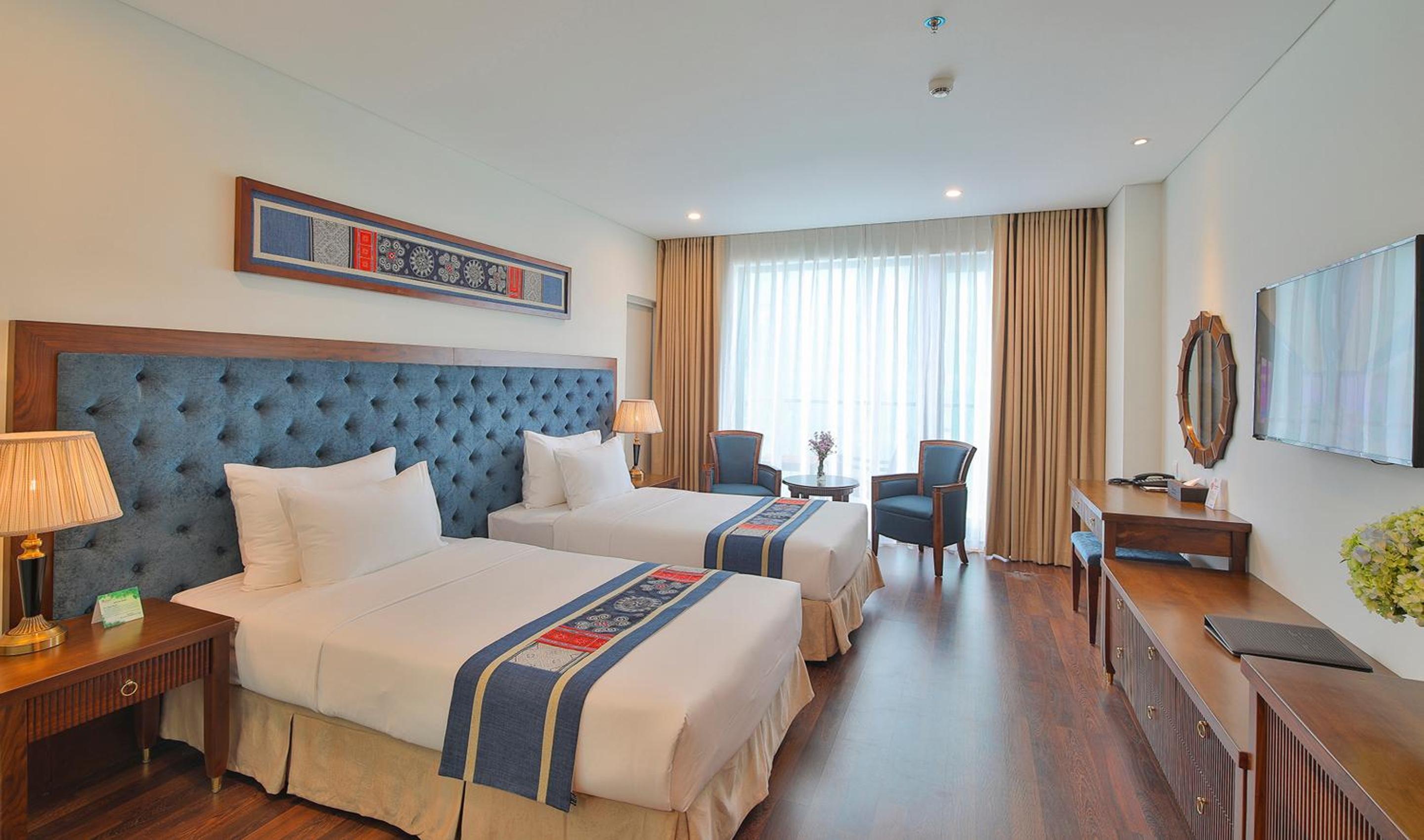 Deluxe Twin Room with balcony and Partial Sea View