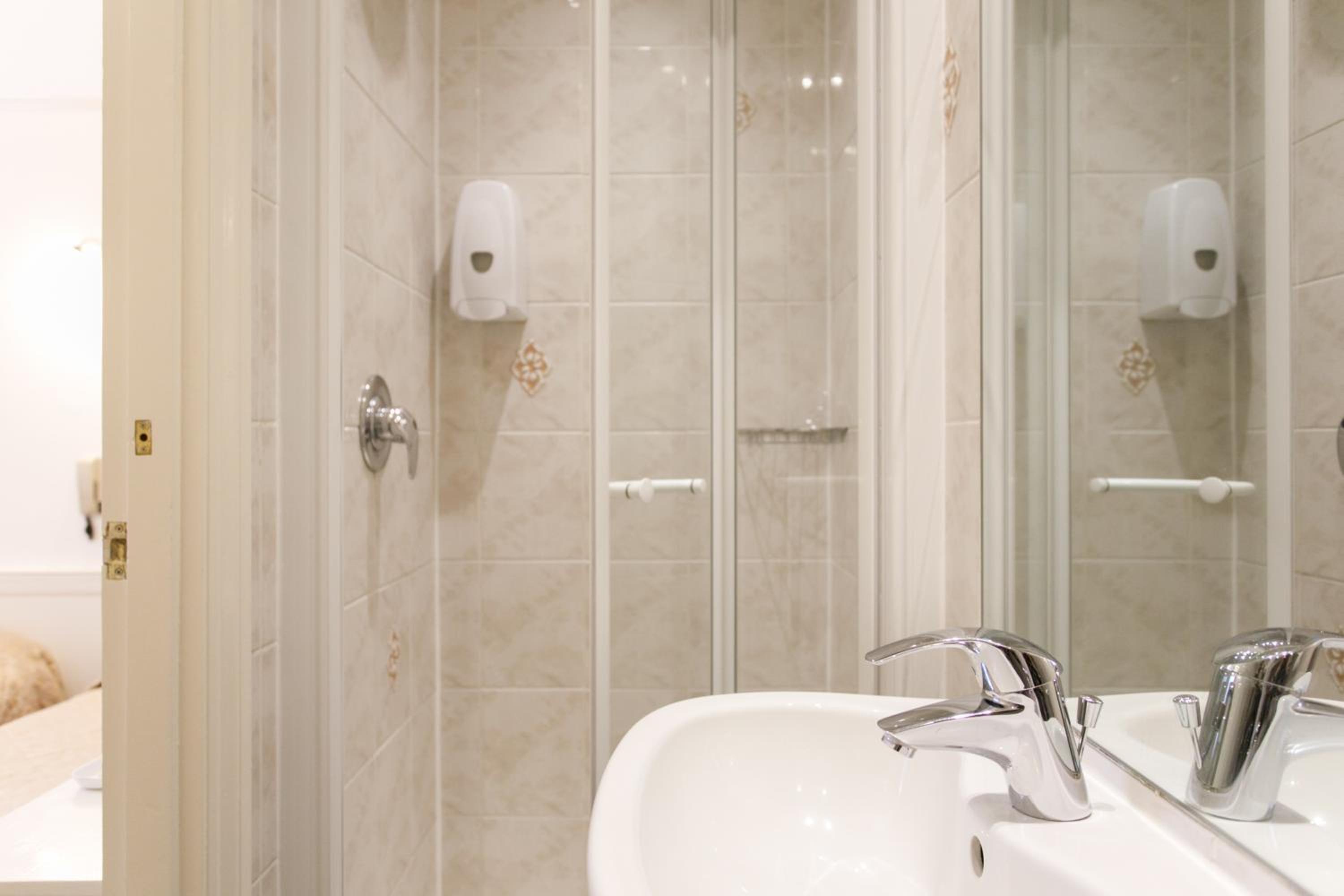 Double or Twin Room with Bathroom