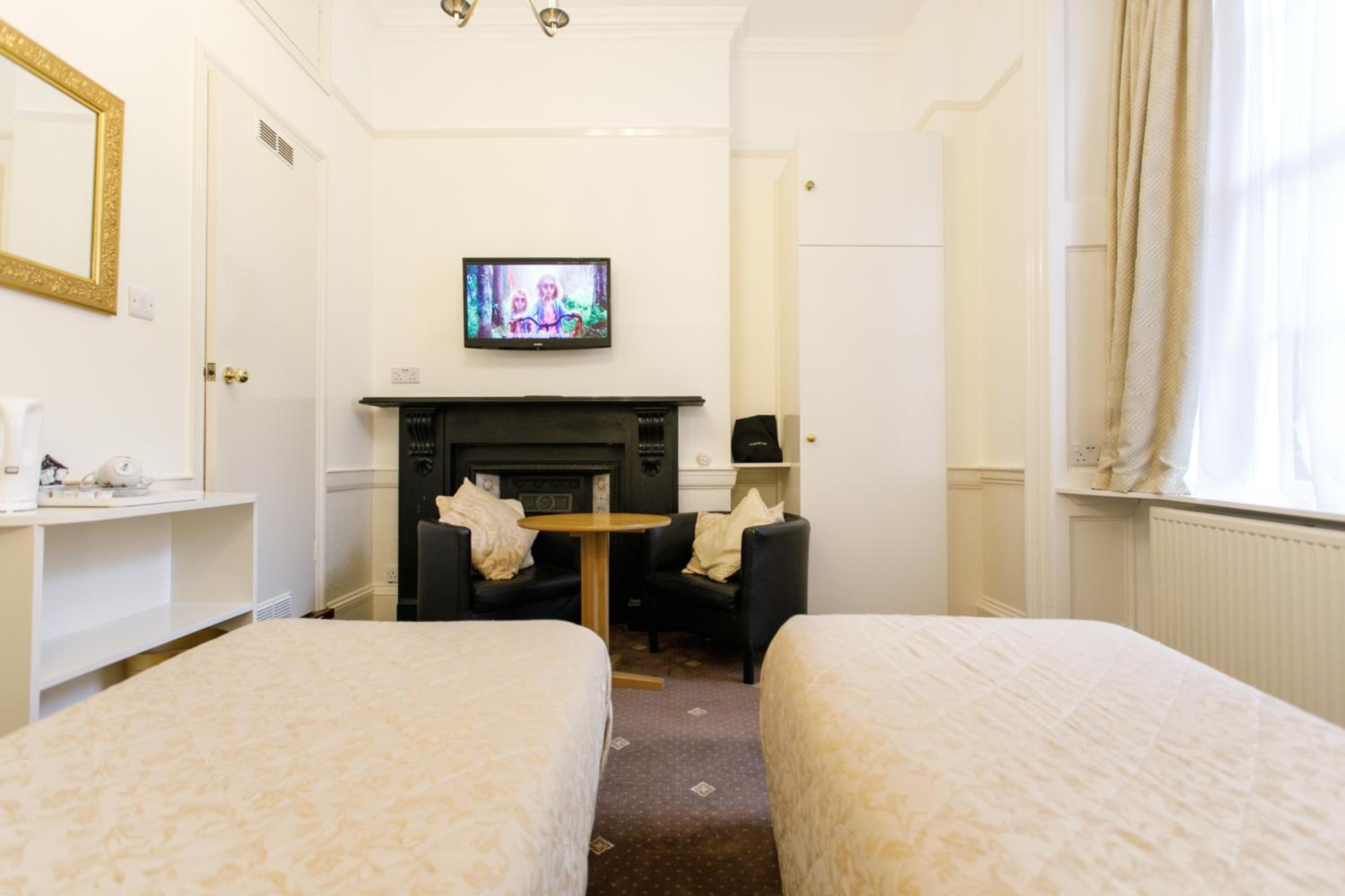 Double or Twin Room with Bathroom