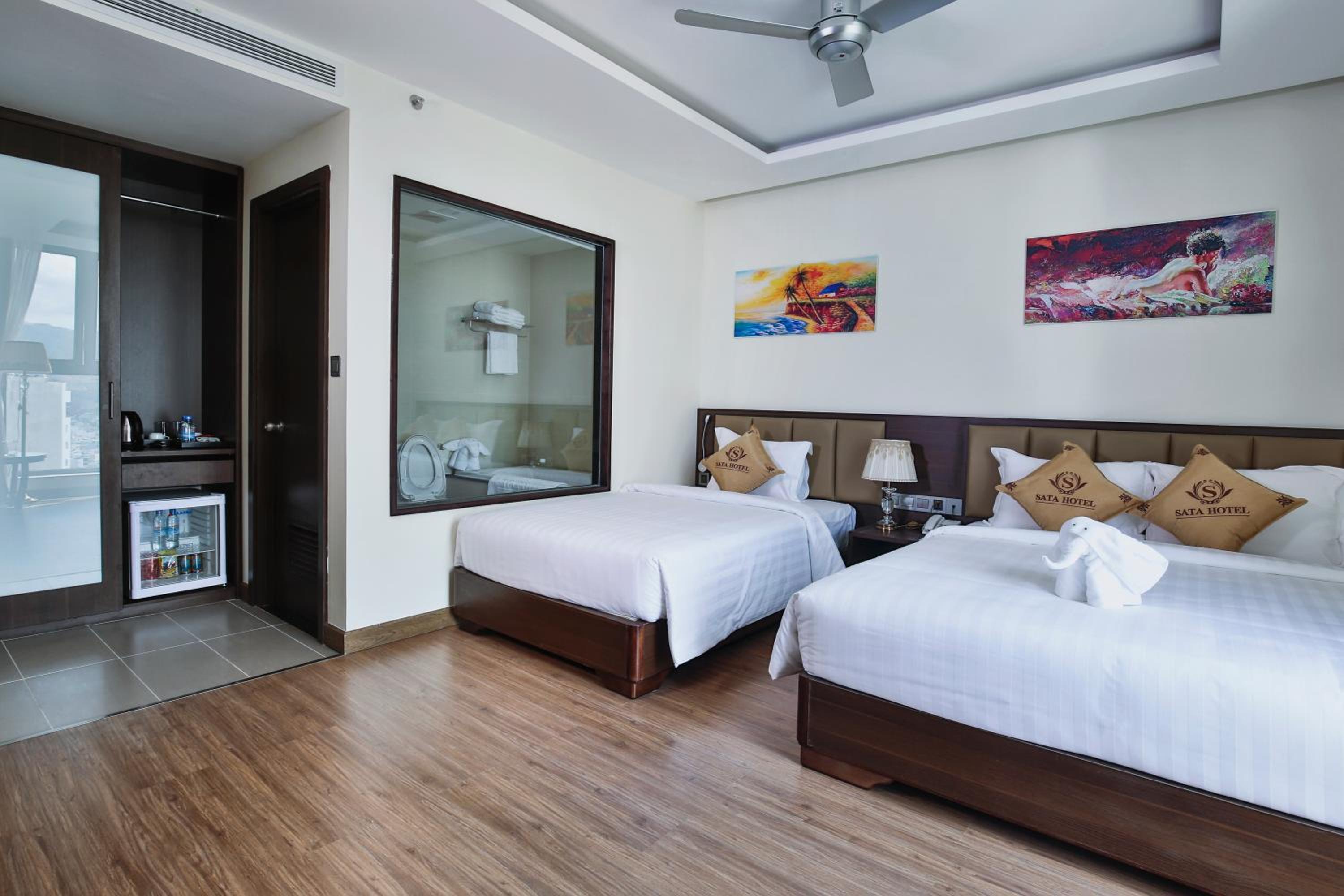 Deluxe Double or Twin Room with City View