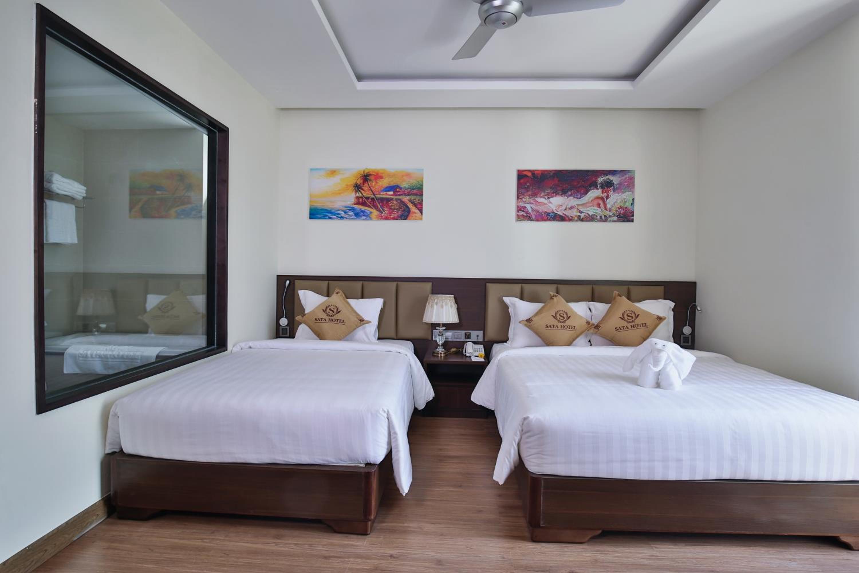 Deluxe Double or Twin Room with City View