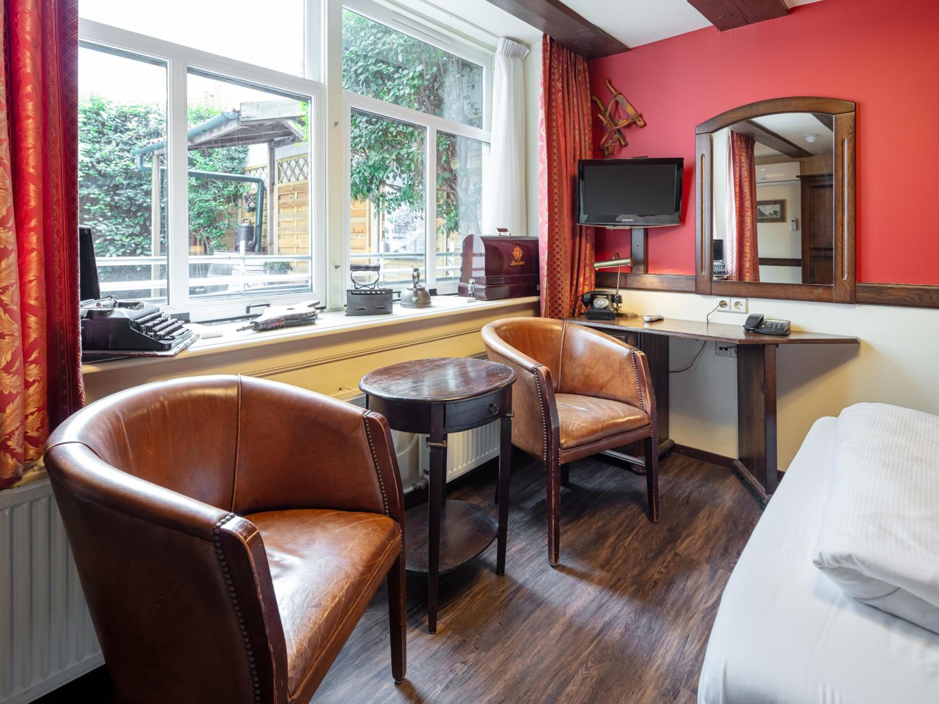 The Old Dutch 'Suite'