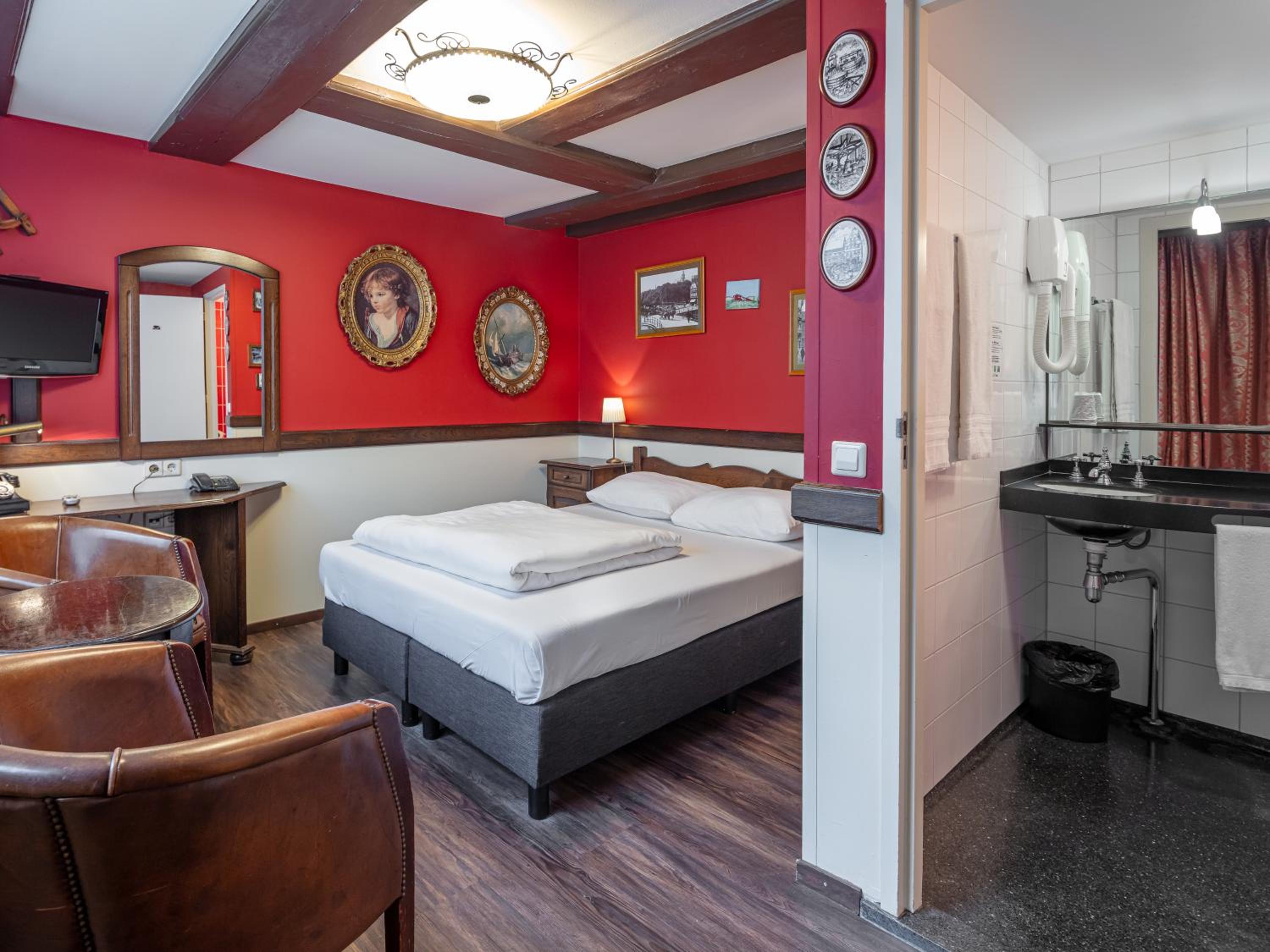 The Old Dutch 'Suite'