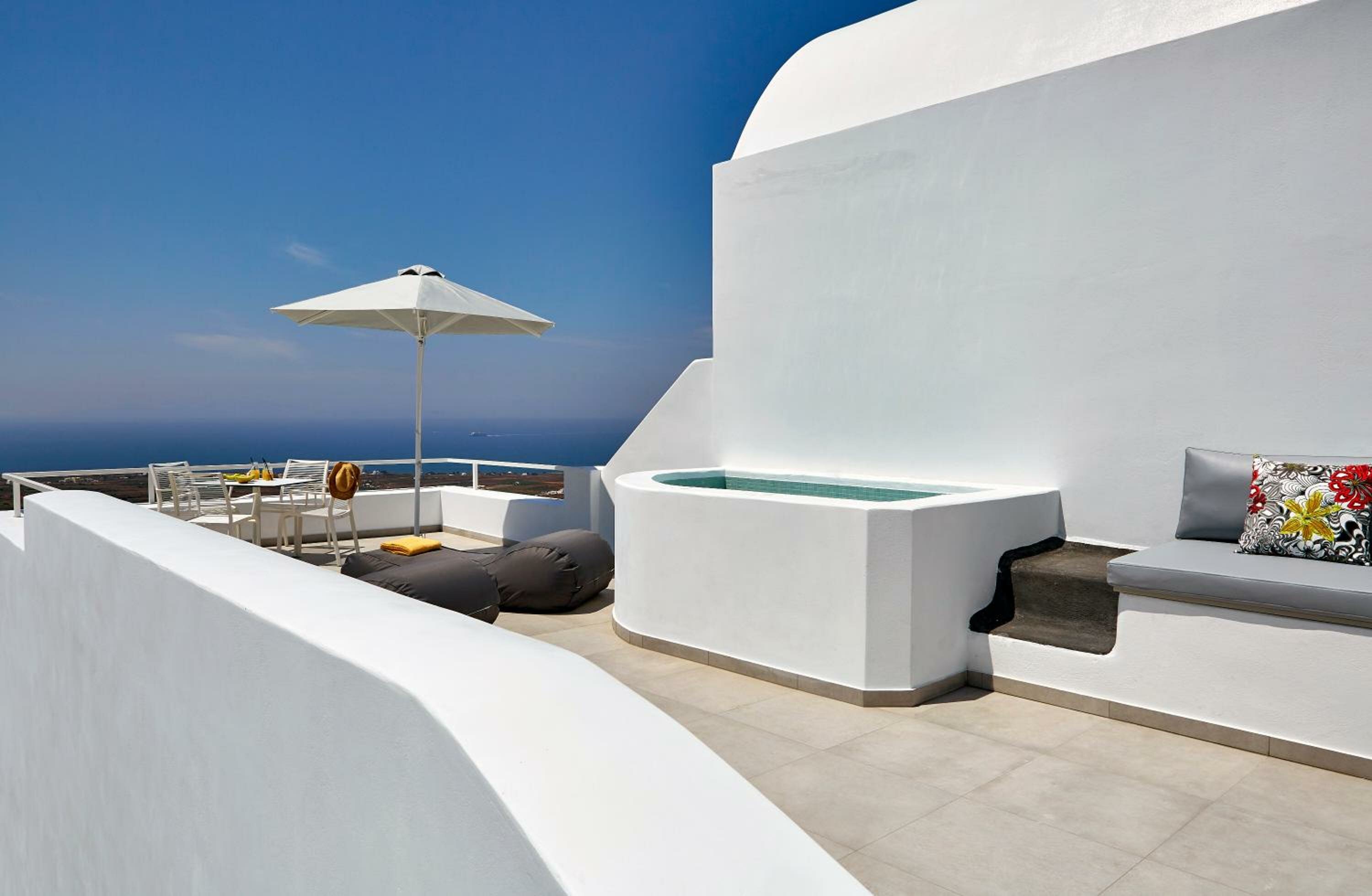 Executive 2BD Suite with Sea View & outdoor Jacuzzi