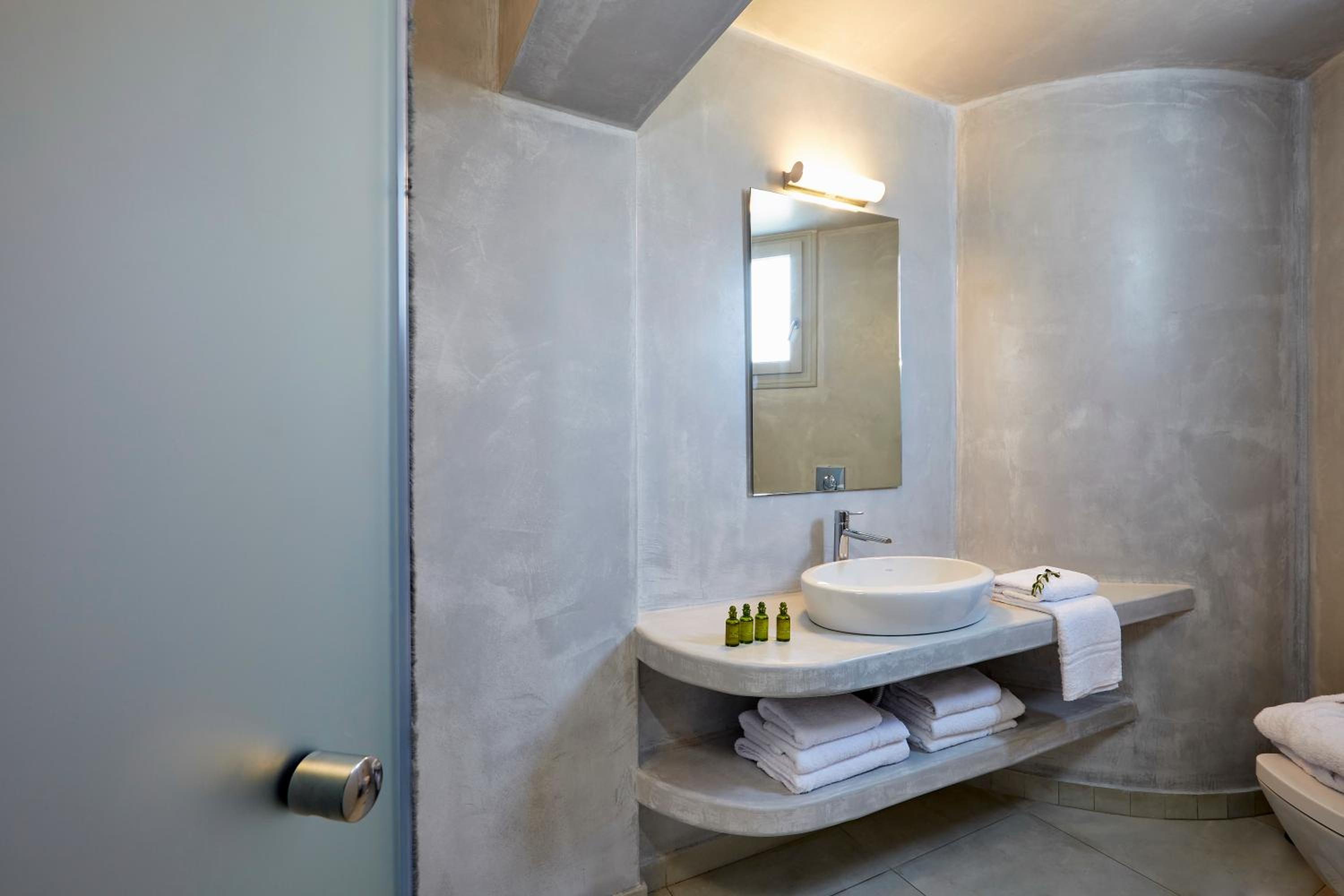 Executive 2BD Suite with Sea View & outdoor Jacuzzi