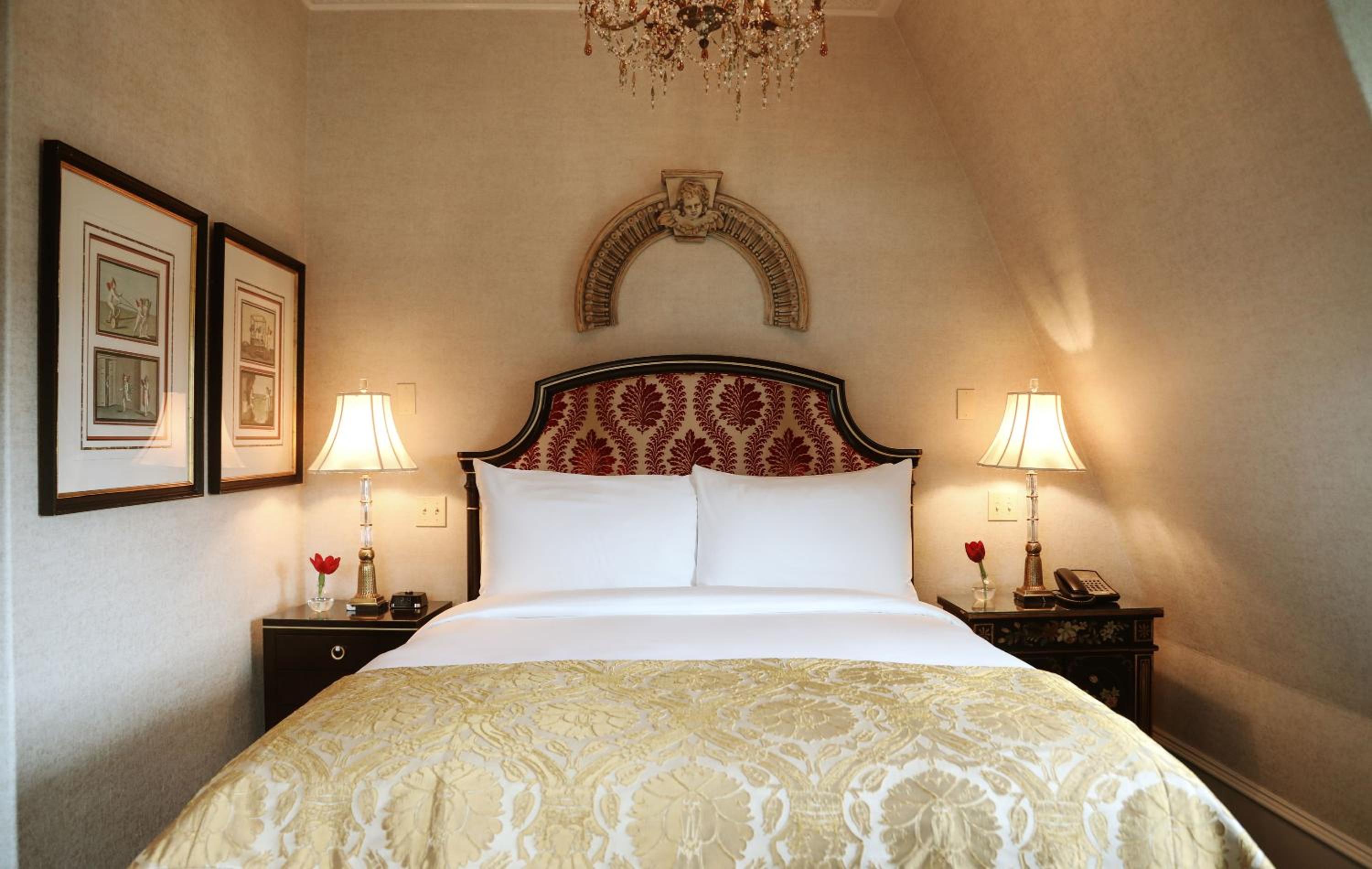 Victorian Manor Guestroom 