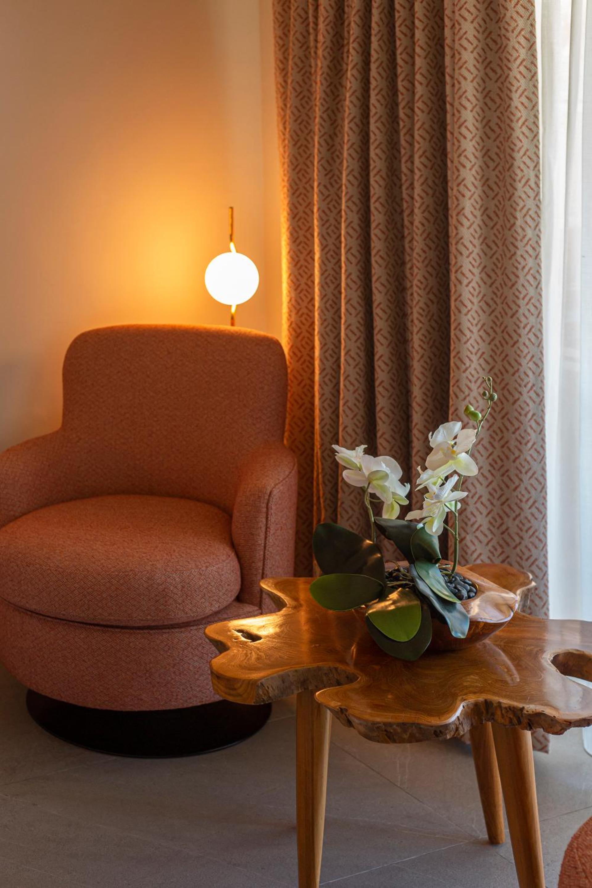 Mythica Bungalow, Beachfront