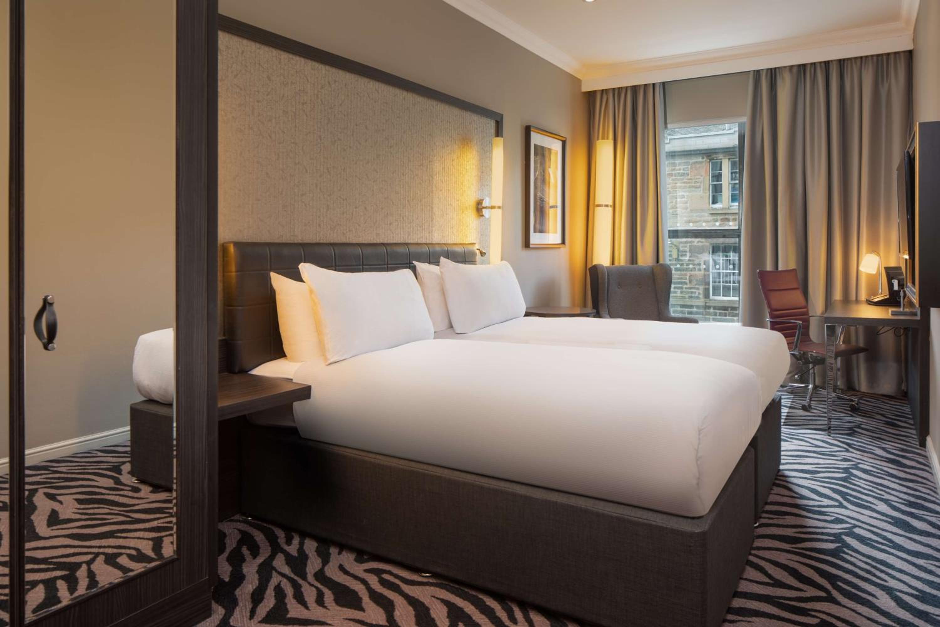 Twin Guest Room with two Single Beds