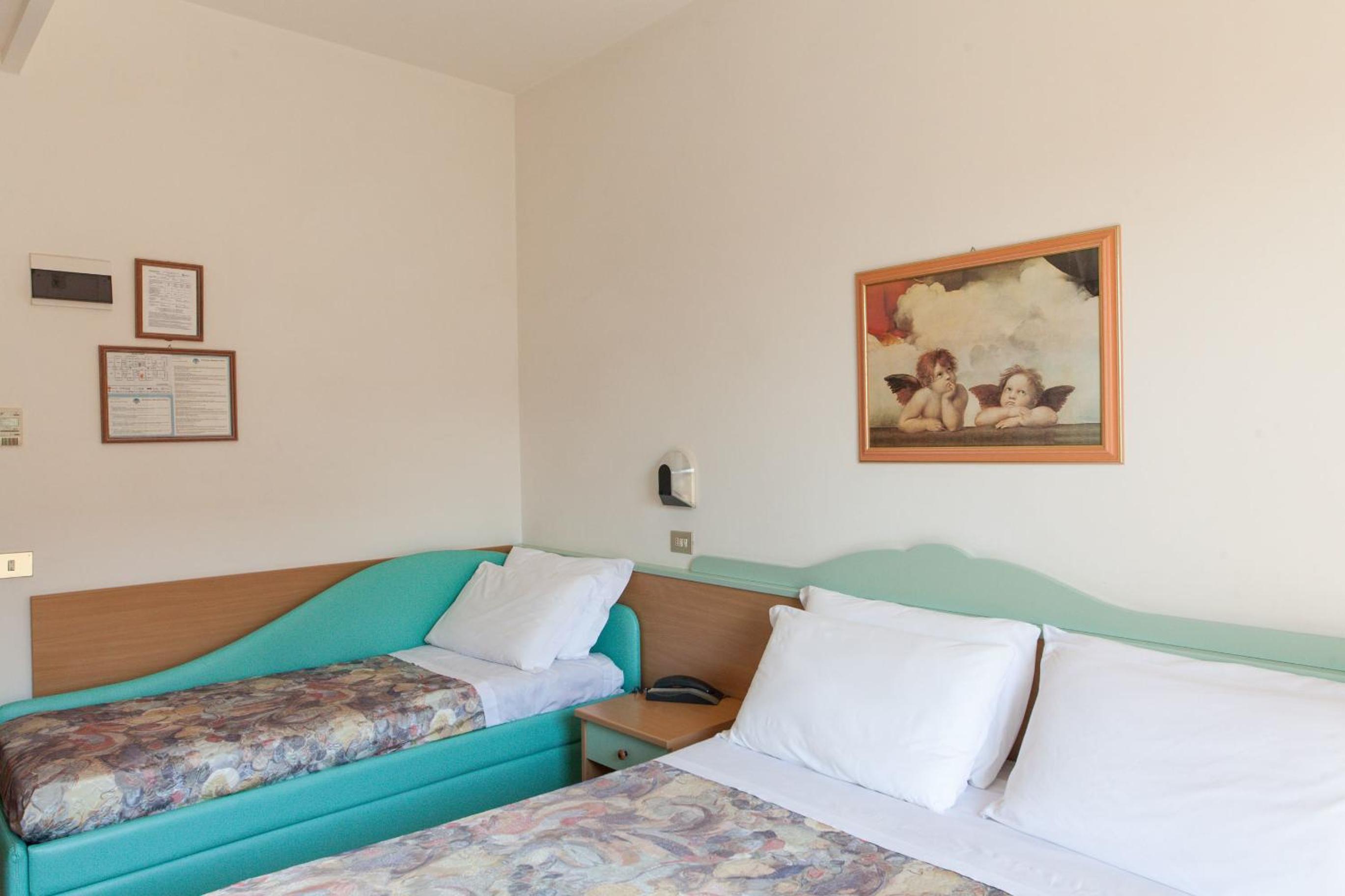 Quadruple Room with Lateral Sea View