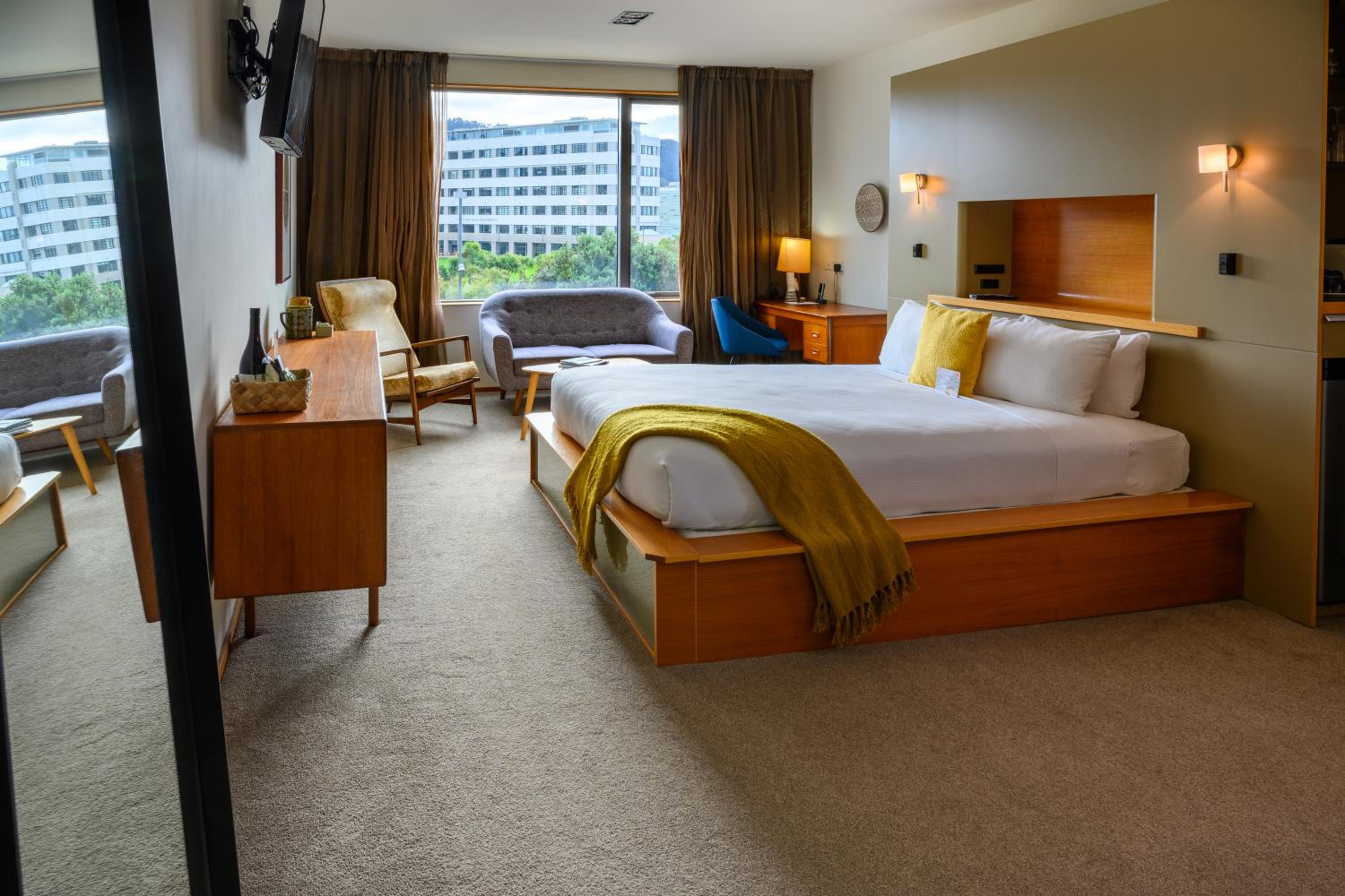 Superior King Room with City Views