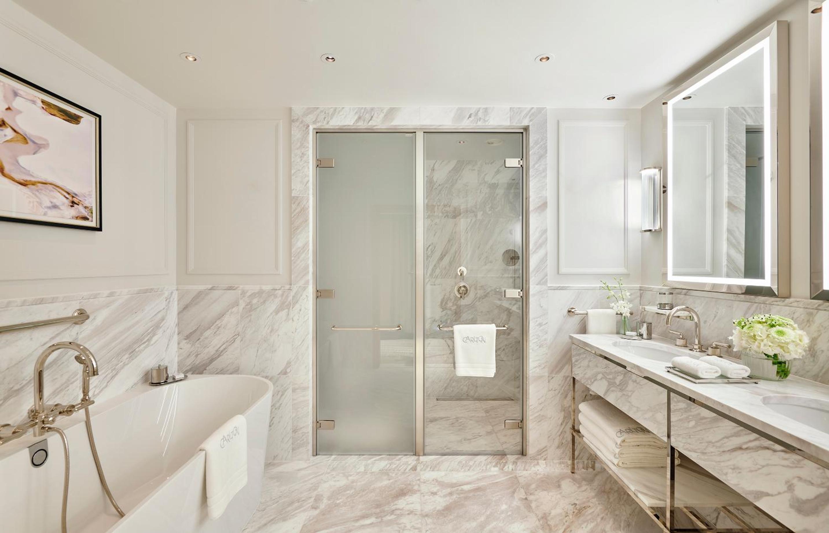 Luxury Suite with exclusive access to Cadogan private gardens