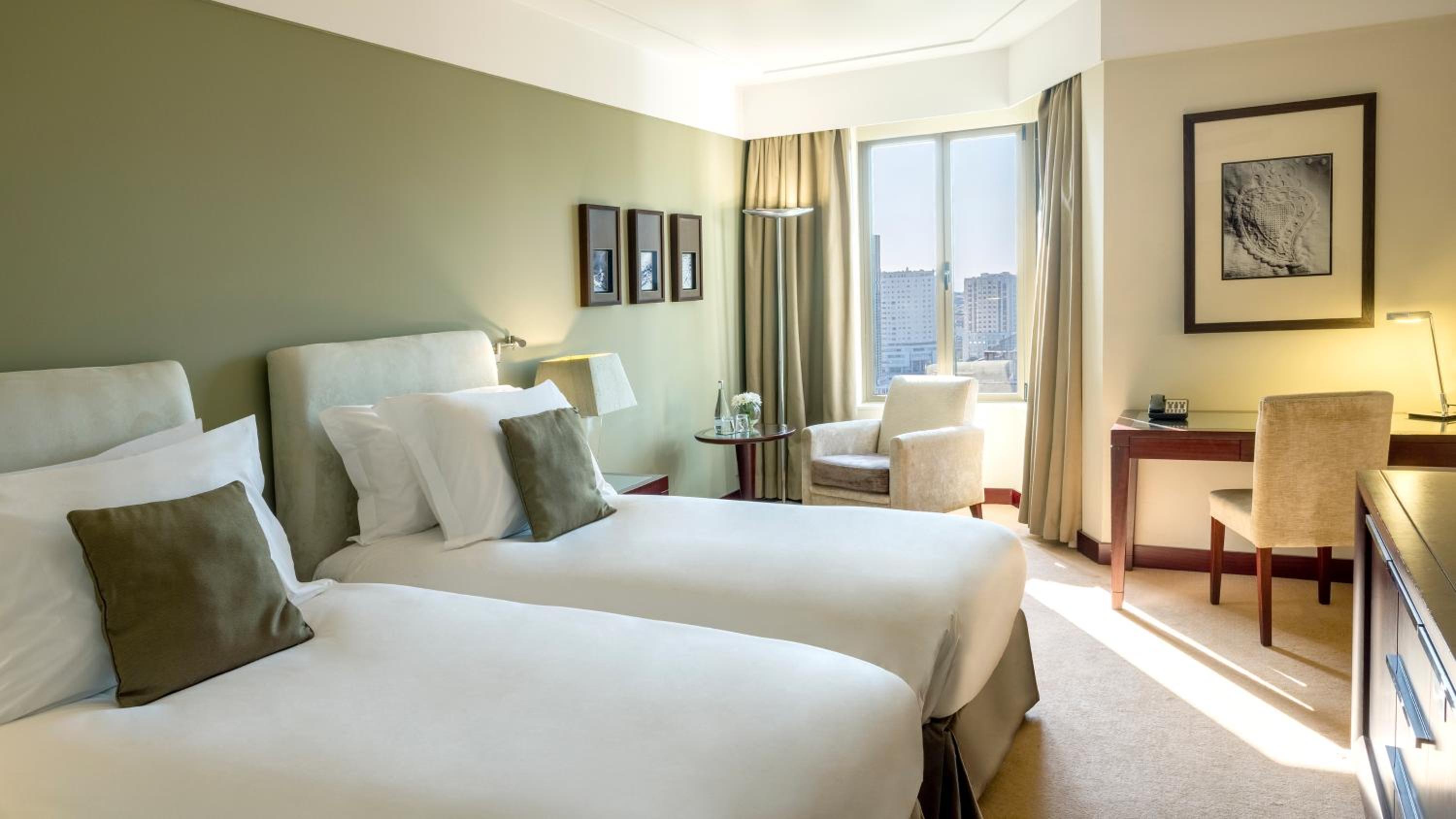 High Floor Standard Twin Room