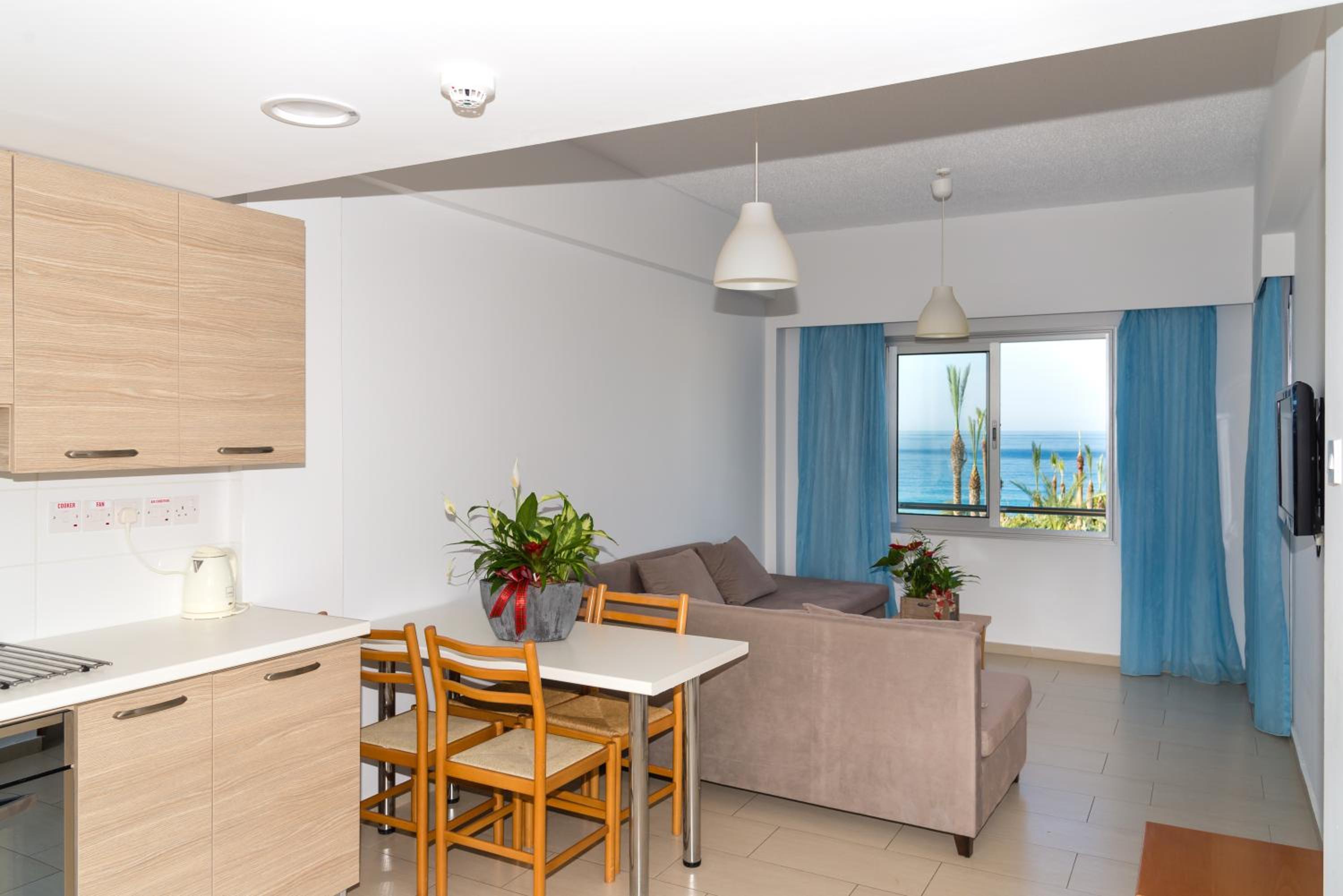 Superior One-Bedroom Apartment with Sea View